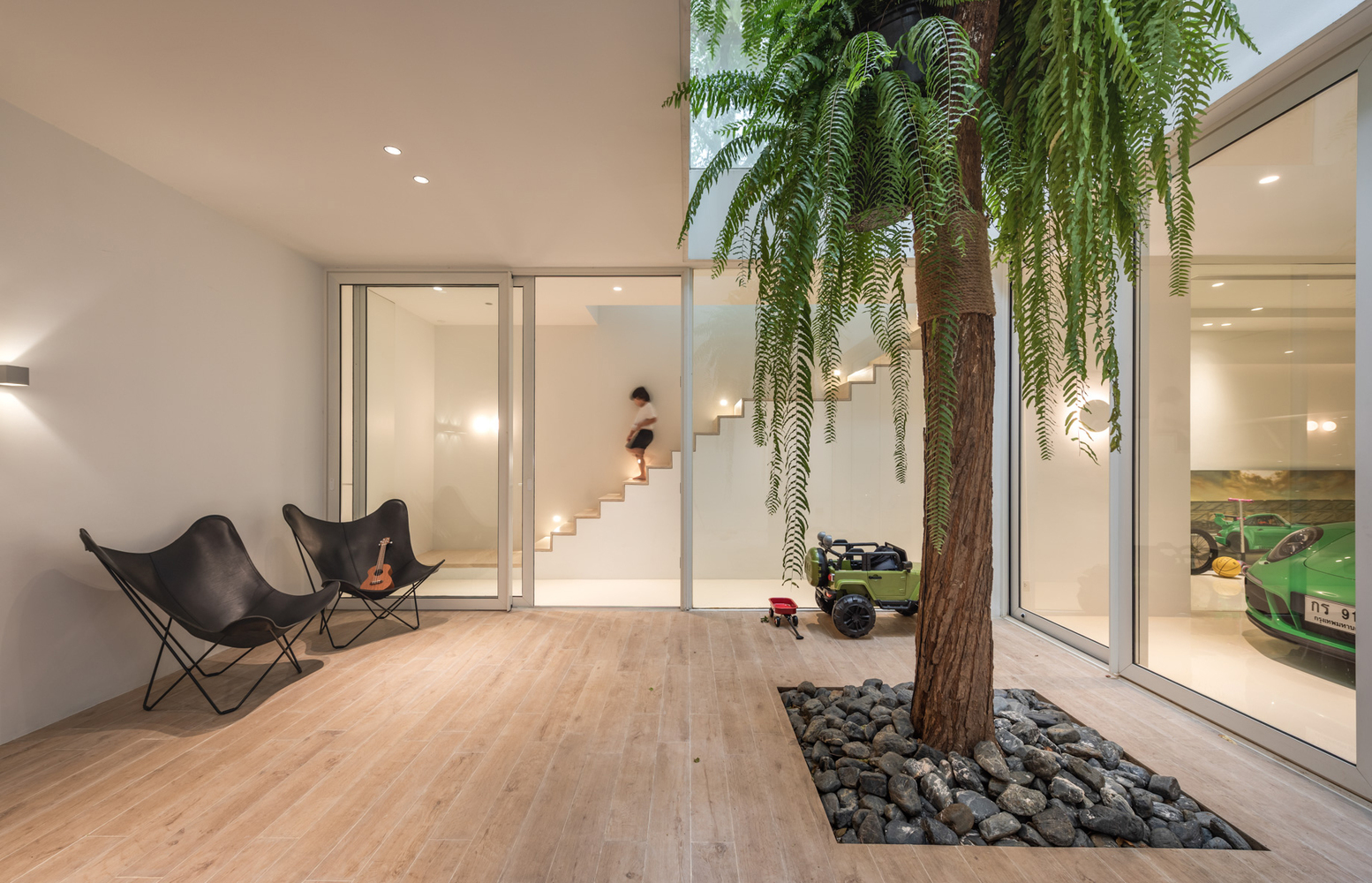 A Bright Contemporary Home for an Avid Car Collector in Bangkok by BROWNHOUSES Company Limited (14)