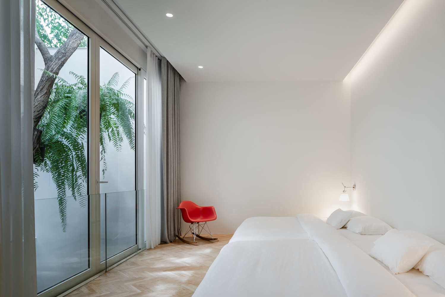 A Bright Contemporary Home for an Avid Car Collector in Bangkok by BROWNHOUSES Company Limited (20)