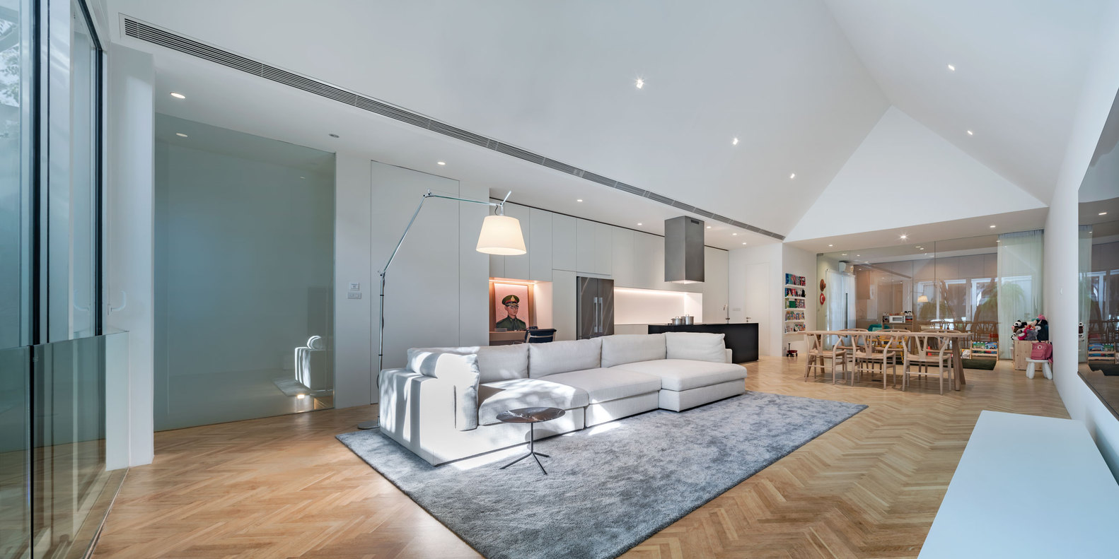 A Bright Contemporary Home for an Avid Car Collector in Bangkok by BROWNHOUSES Company Limited (4)