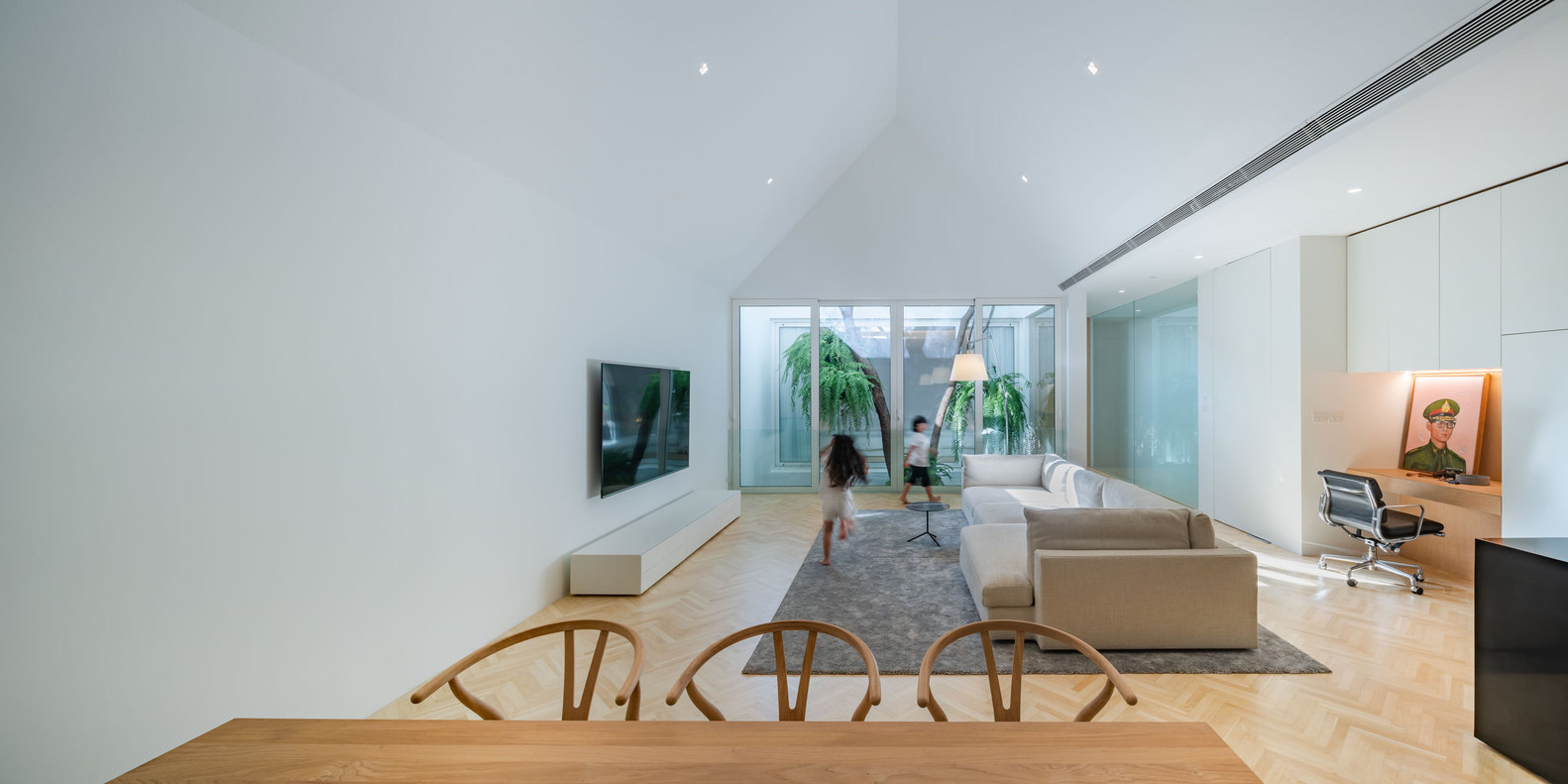 A Bright Contemporary Home for an Avid Car Collector in Bangkok by BROWNHOUSES Company Limited (5)