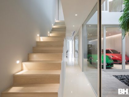 A Bright Contemporary Home for an Avid Car Collector in Bangkok by BROWNHOUSES Company Limited (6)