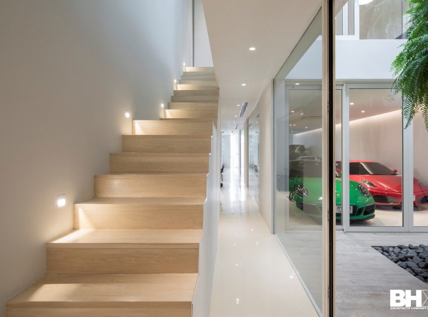 A Bright Contemporary Home for an Avid Car Collector in Bangkok by BROWNHOUSES Company Limited (6)