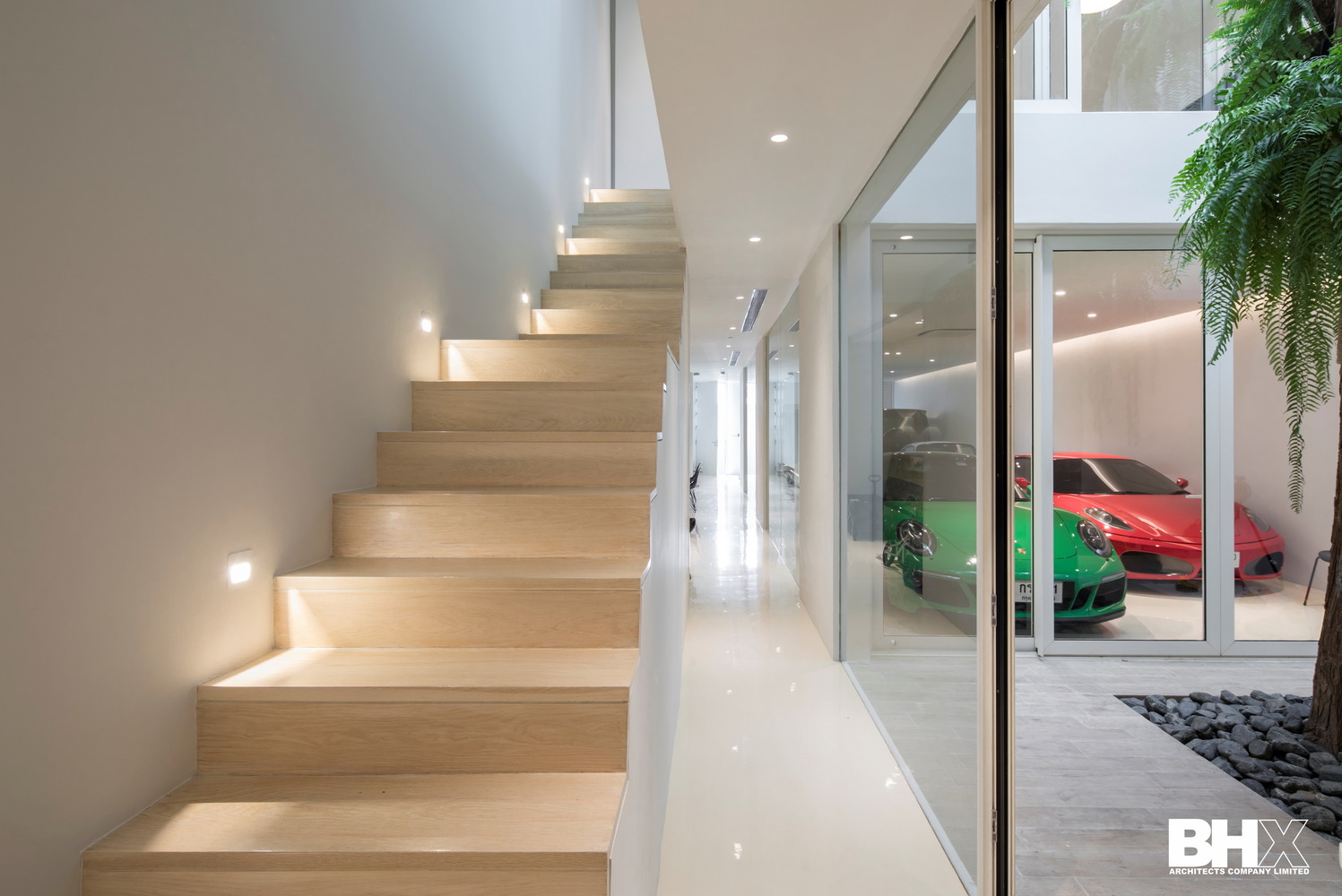 A Bright Contemporary Home for an Avid Car Collector in Bangkok by BROWNHOUSES Company Limited (6)