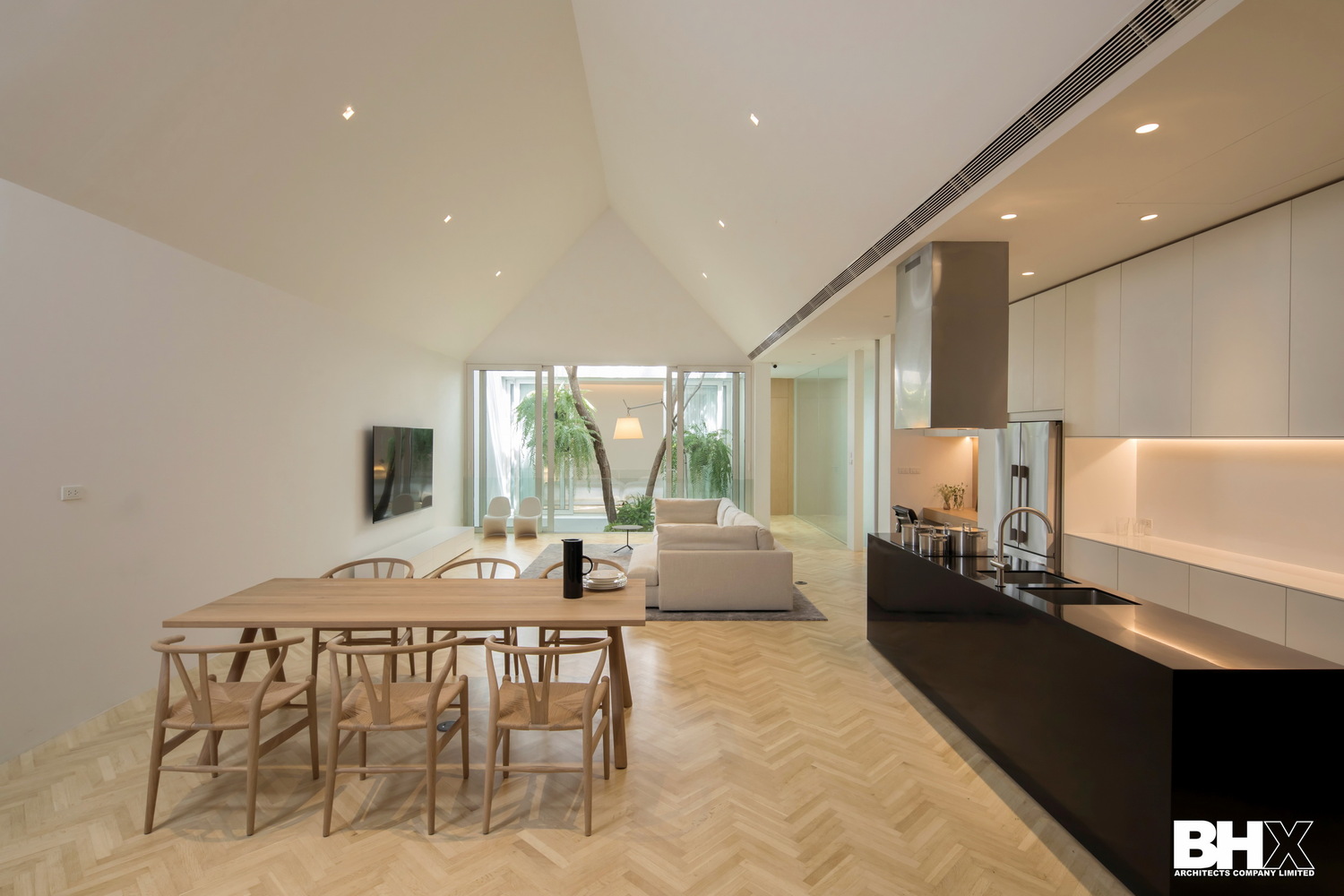 A Bright Contemporary Home for an Avid Car Collector in Bangkok by BROWNHOUSES Company Limited (8)