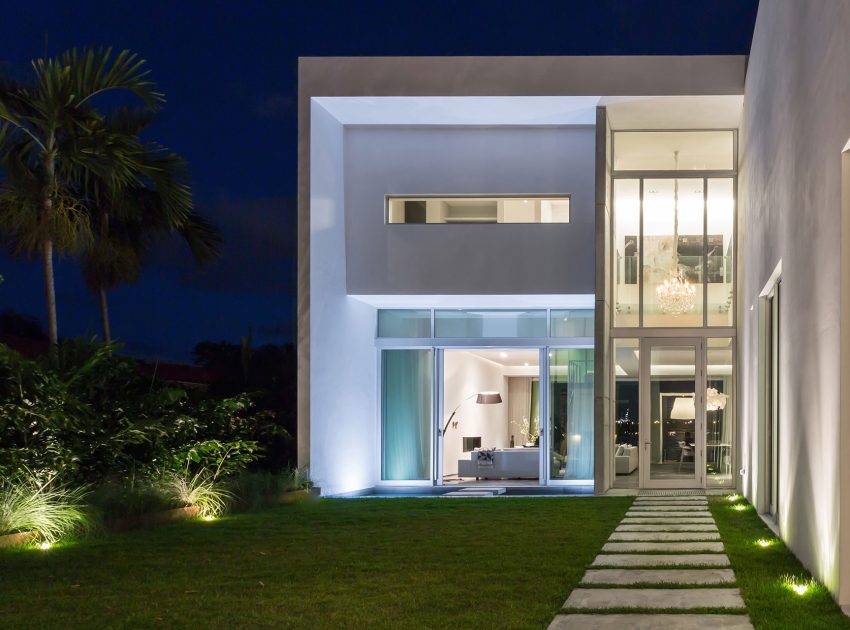 A Bright Modern Concrete Home with Beautiful and Transparent Arrangement on Biscayne Bay by [STRANG] Architecture (5)