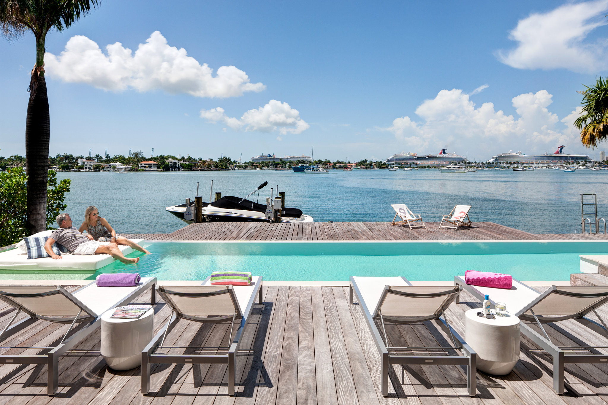 A Bright Modern Concrete Home with Beautiful and Transparent Arrangement on Biscayne Bay by [STRANG] Architecture (9)
