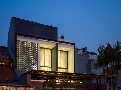 A Bright Modern House with Simple, Clean and Sleek Lines in Jakarta, Indonesia by DP+HS Architects (2)