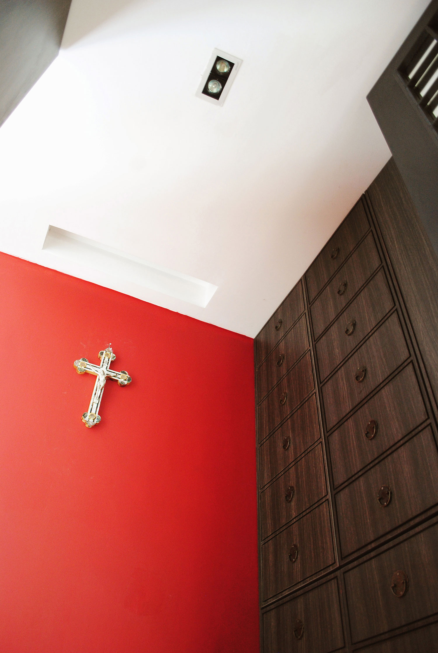 A Bright Modern House with Simple, Clean and Sleek Lines in Jakarta, Indonesia by DP+HS Architects (20)