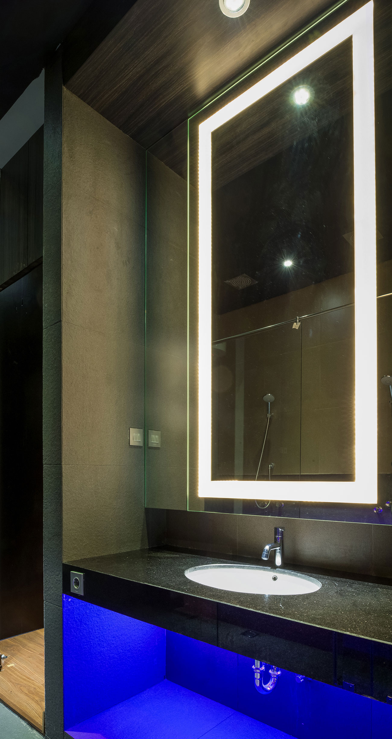 A Bright Modern House with Simple, Clean and Sleek Lines in Jakarta, Indonesia by DP+HS Architects (21)