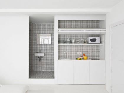 A Bright White Contemporary Apartment for an Art Historian and Curator in Barcelona by CaSA – Colombo and Serboli Architecture (17)