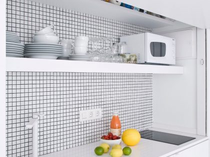 A Bright White Contemporary Apartment for an Art Historian and Curator in Barcelona by CaSA – Colombo and Serboli Architecture (20)