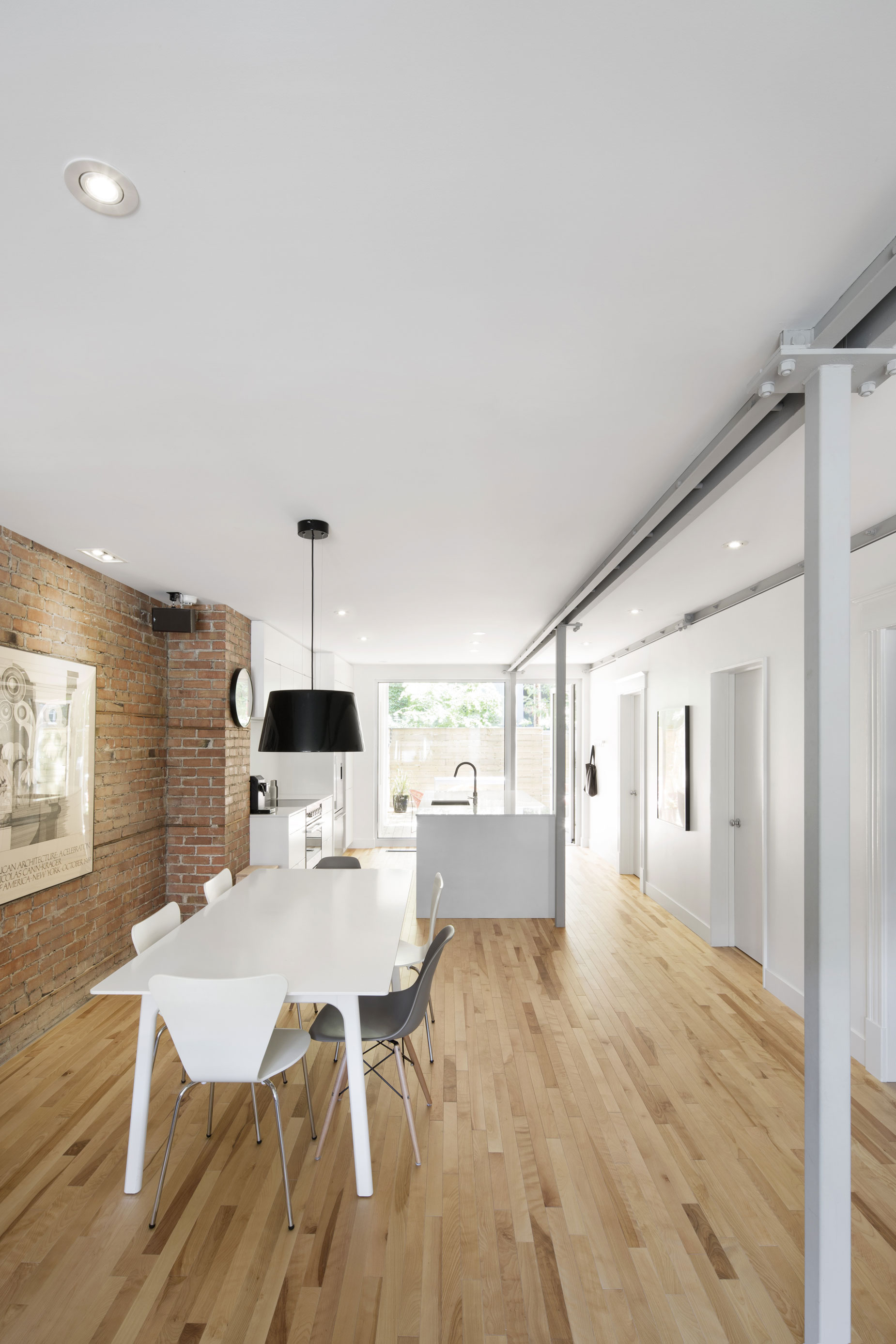 A Bright and Airy Apartment for Young Family in Montcalm by Bourgeois/Lechasseur architects (6)