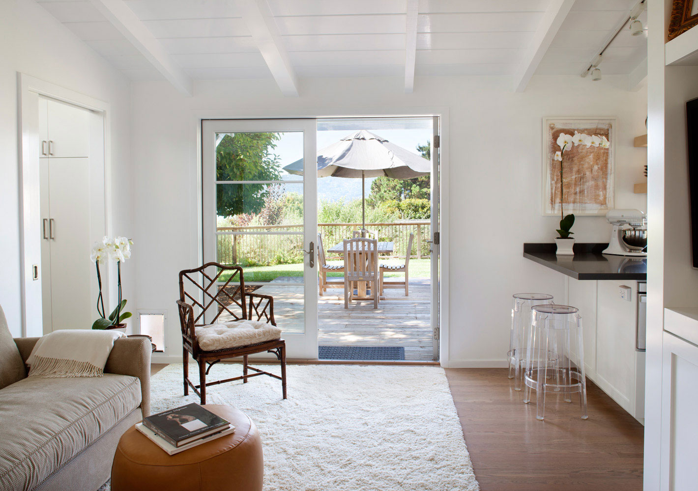 A Bright and Airy Contemporary Home Perched on a Hill in Tiburon by Feldman Architecture (4)