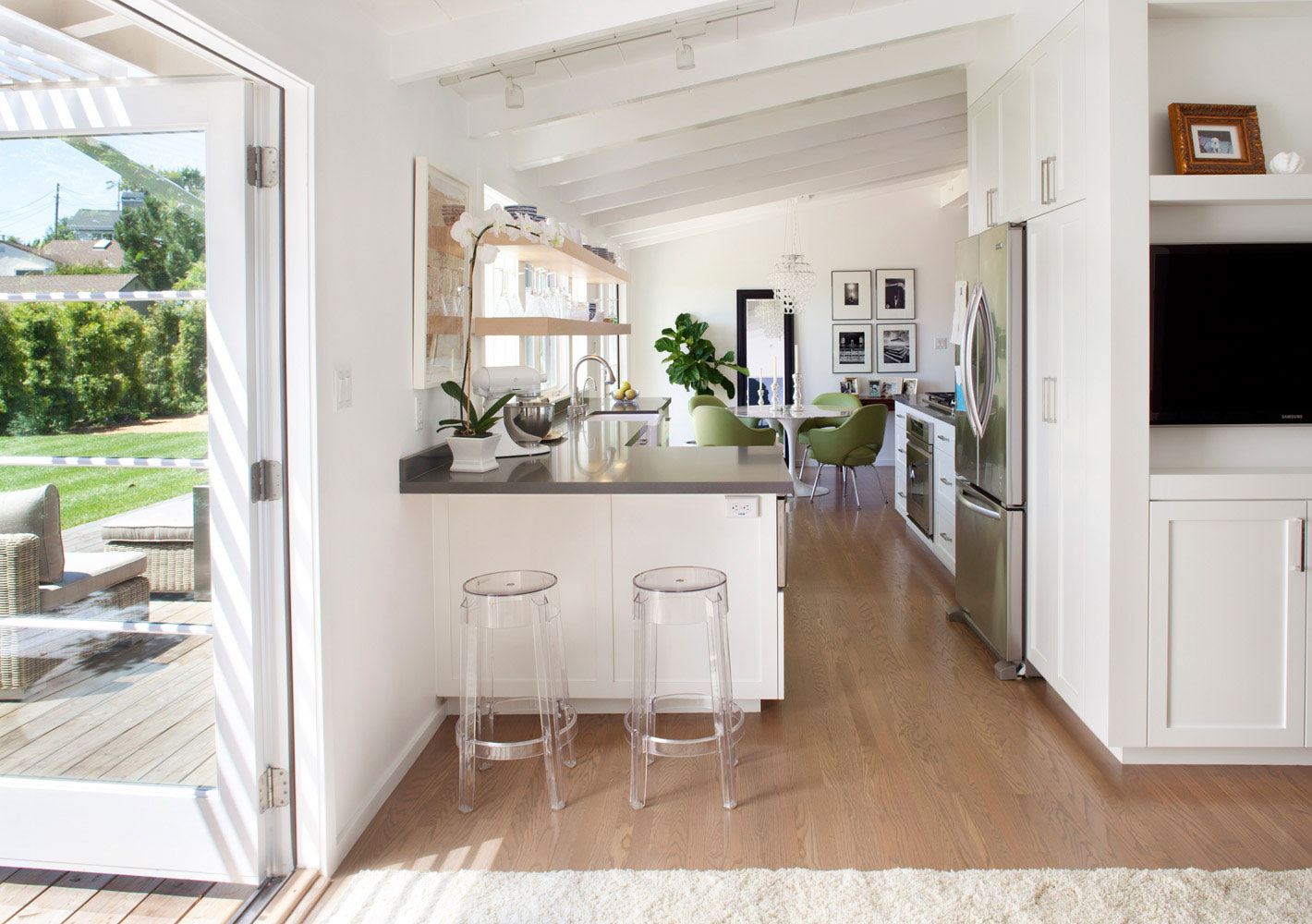 A Bright and Airy Contemporary Home Perched on a Hill in Tiburon by Feldman Architecture (5)