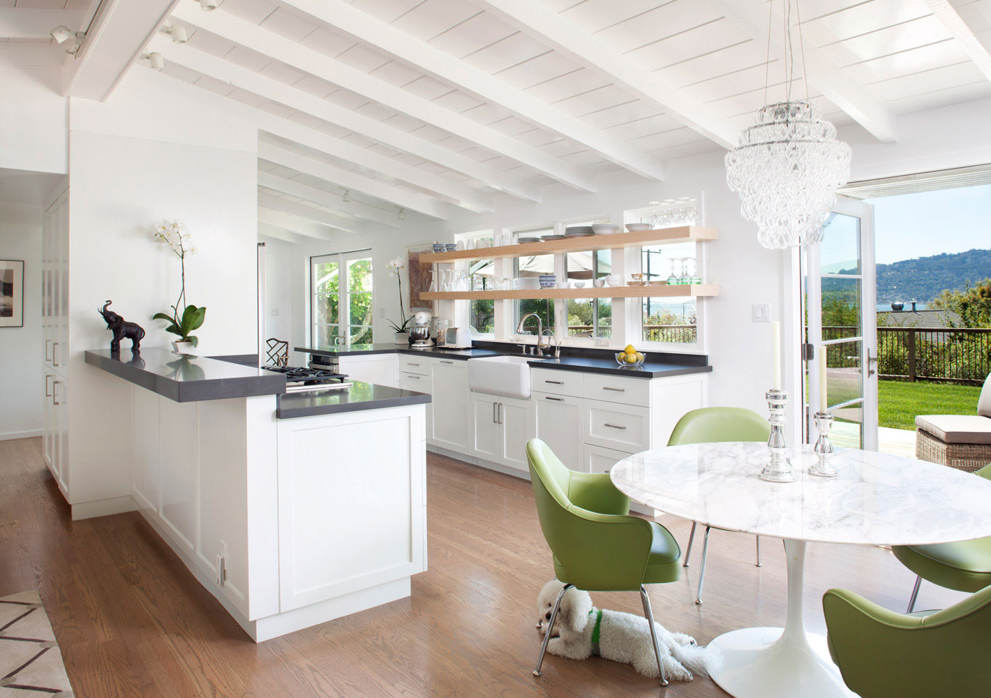 A Bright and Airy Contemporary Home Perched on a Hill in Tiburon by Feldman Architecture (7)