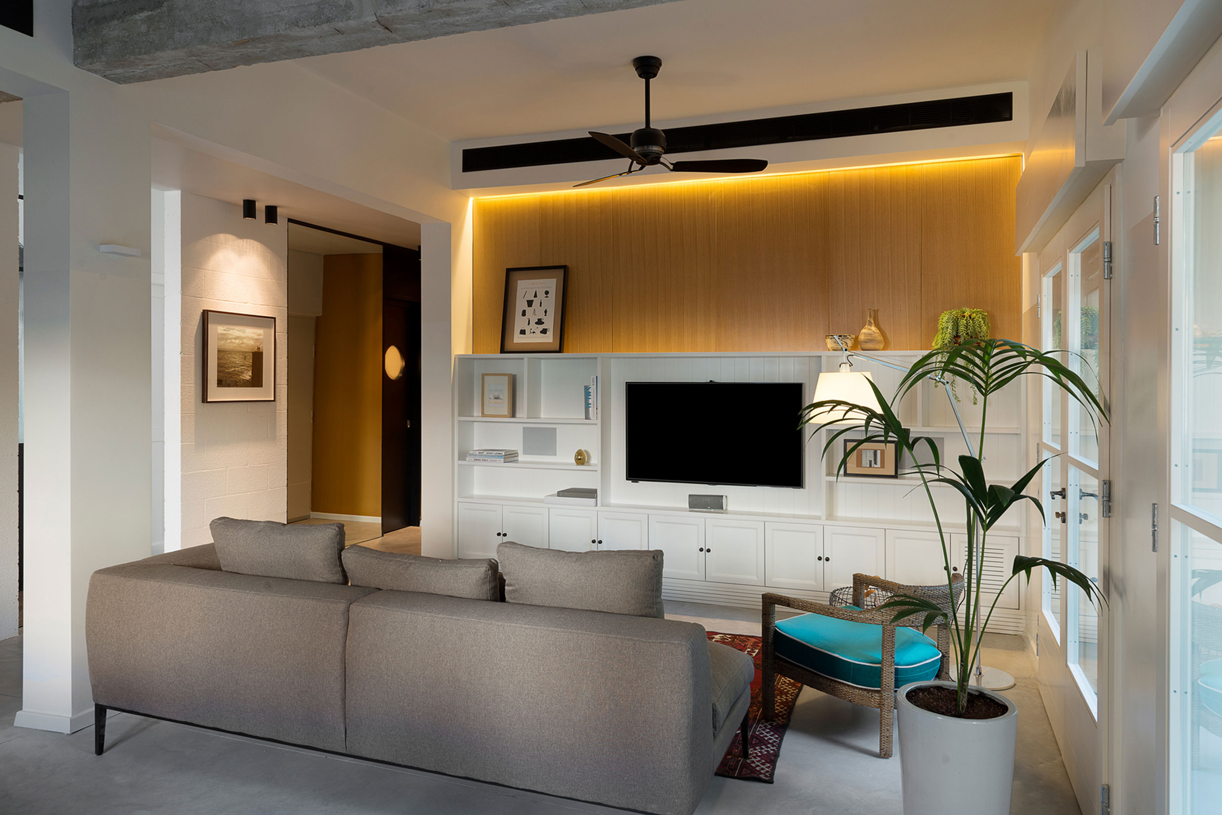 A Bright and Airy Modern Apartment with Creative Interiors in Tel Aviv by Raanans Stern’s Studio (1)