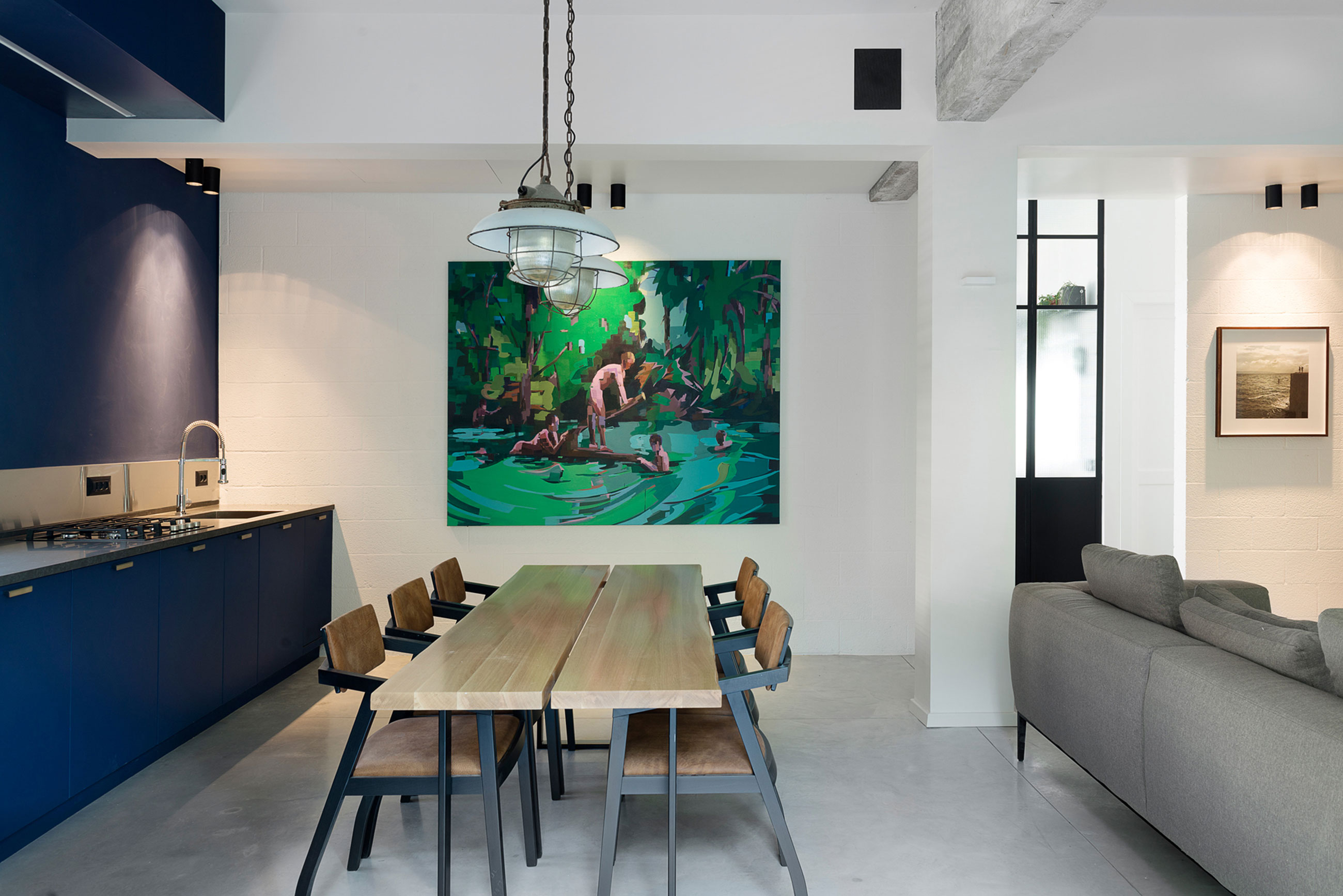 A Bright and Airy Modern Apartment with Creative Interiors in Tel Aviv by Raanans Stern’s Studio (11)