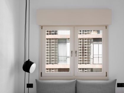 A Bright and Airy Modern Apartment with Creative Interiors in Tel Aviv by Raanans Stern’s Studio (16)