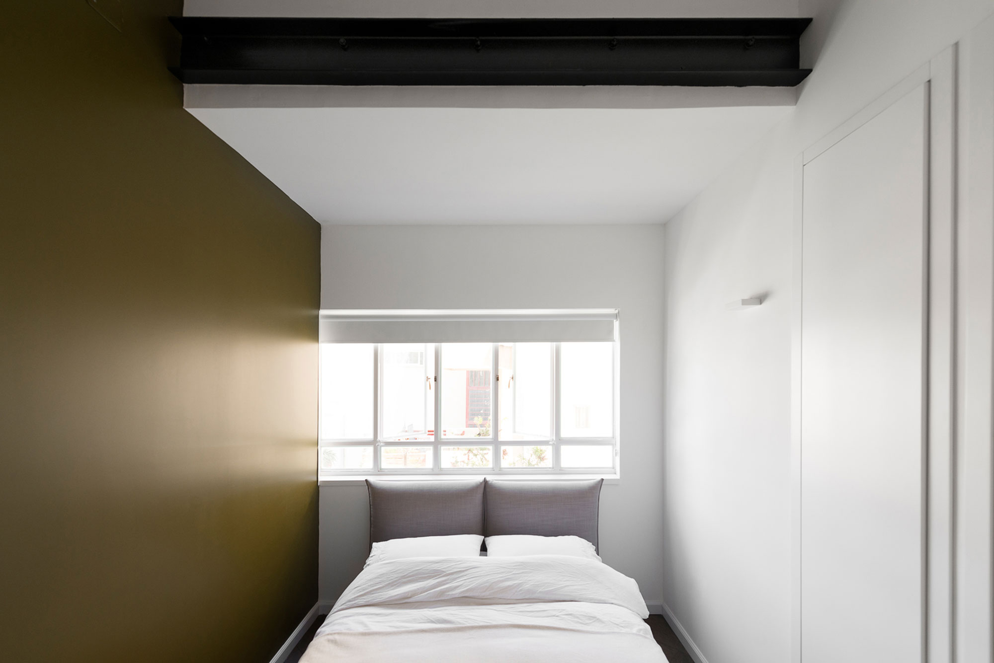 A Bright and Airy Modern Apartment with Creative Interiors in Tel Aviv by Raanans Stern’s Studio (17)