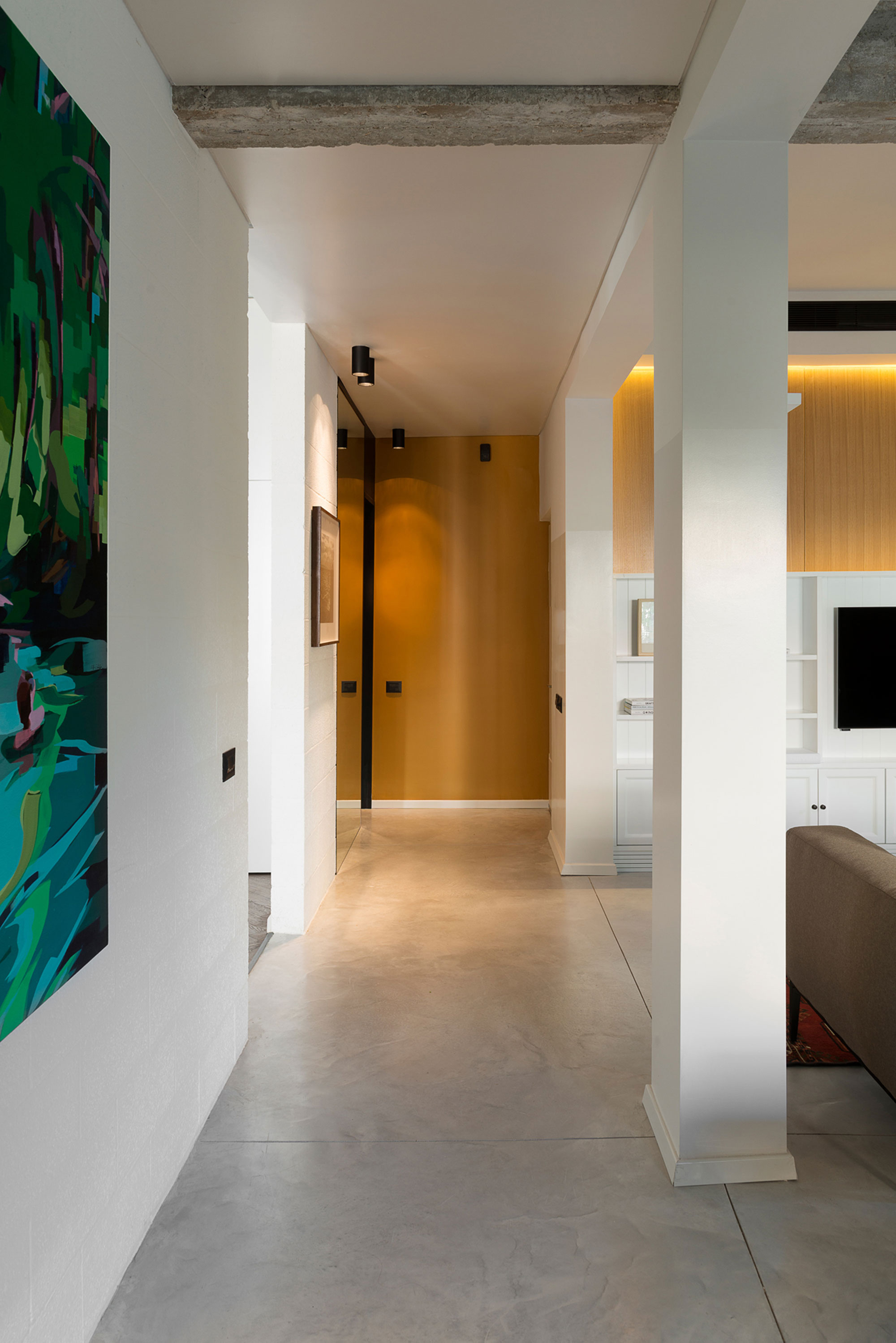 A Bright and Airy Modern Apartment with Creative Interiors in Tel Aviv by Raanans Stern’s Studio (7)