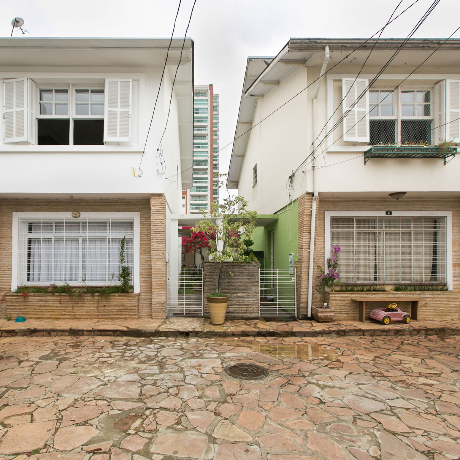 A Bright and Charming Home with Lots of Earthy Colors in São Paulo by DT Estúdio (1)