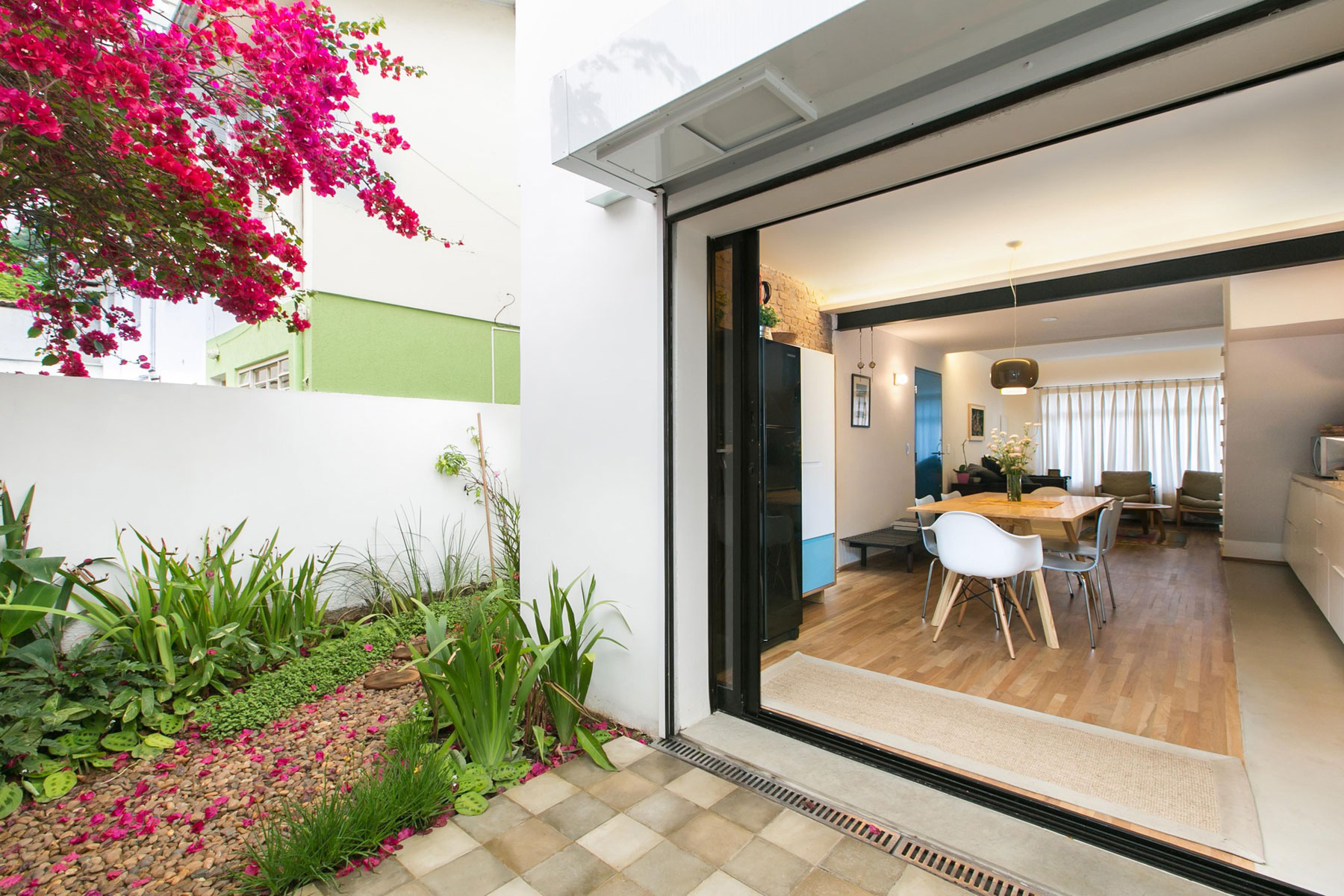 A Bright and Charming Home with Lots of Earthy Colors in São Paulo by DT Estúdio (10)