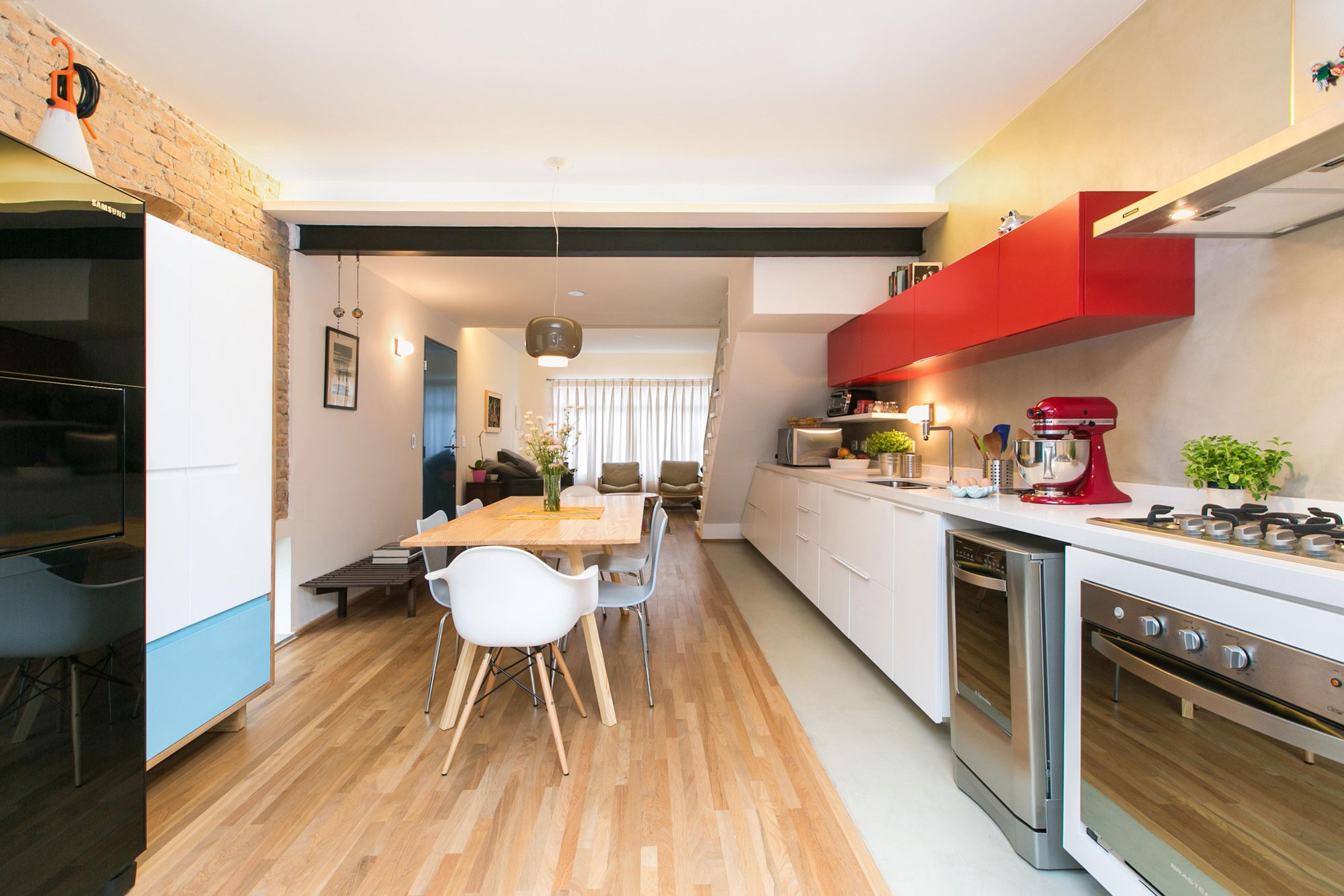 A Bright and Charming Home with Lots of Earthy Colors in São Paulo by DT Estúdio (13)