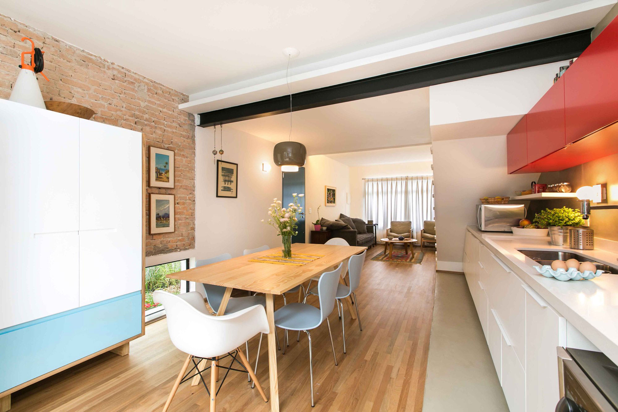 A Bright and Charming Home with Lots of Earthy Colors in São Paulo by DT Estúdio (14)