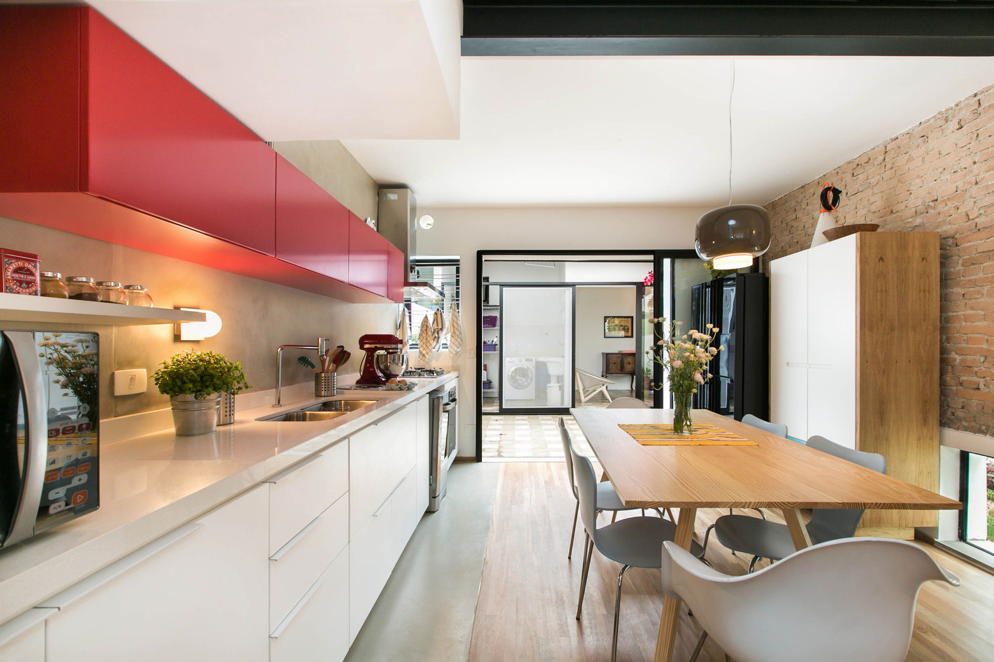 A Bright and Charming Home with Lots of Earthy Colors in São Paulo by DT Estúdio (16)