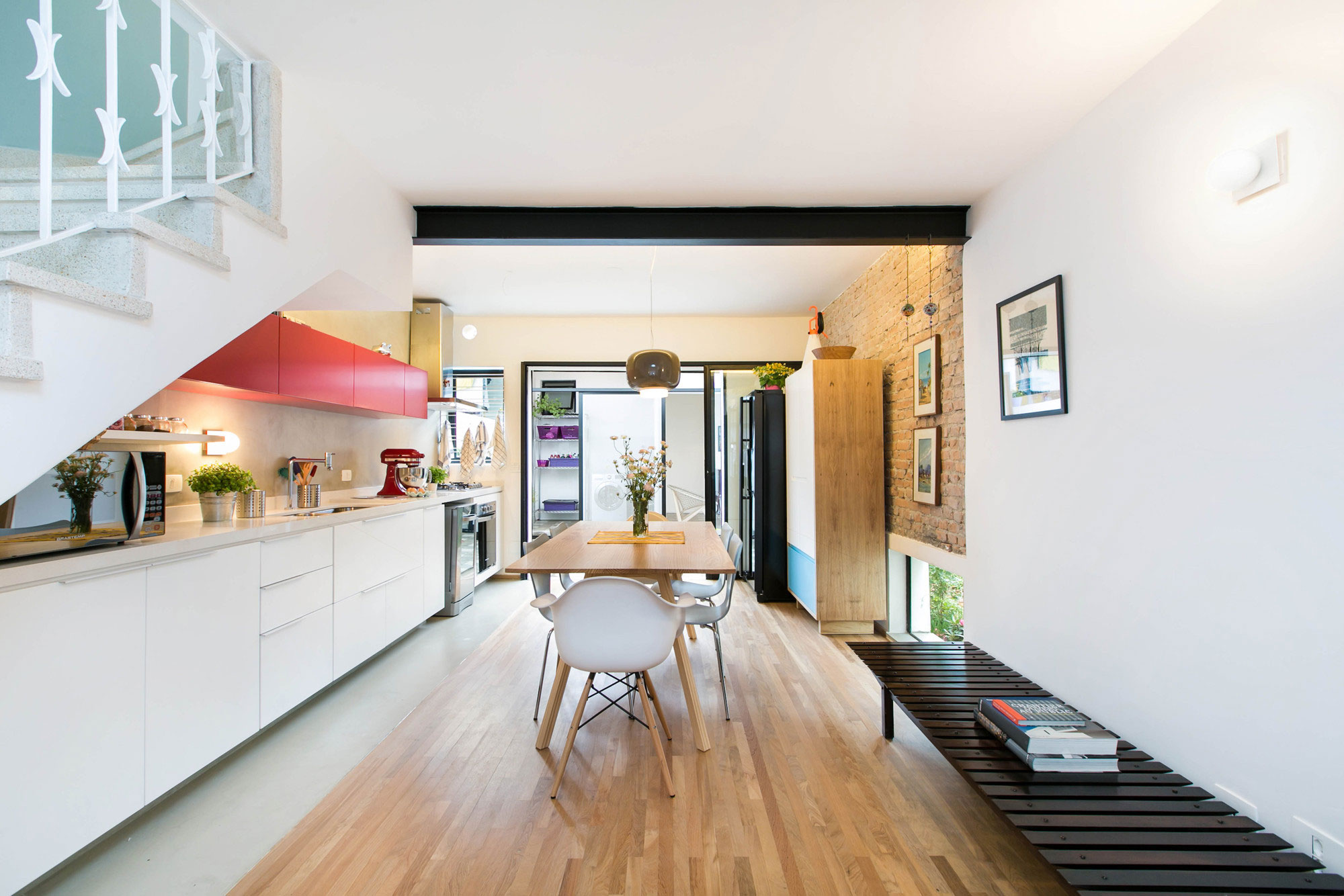 A Bright and Charming Home with Lots of Earthy Colors in São Paulo by DT Estúdio (18)