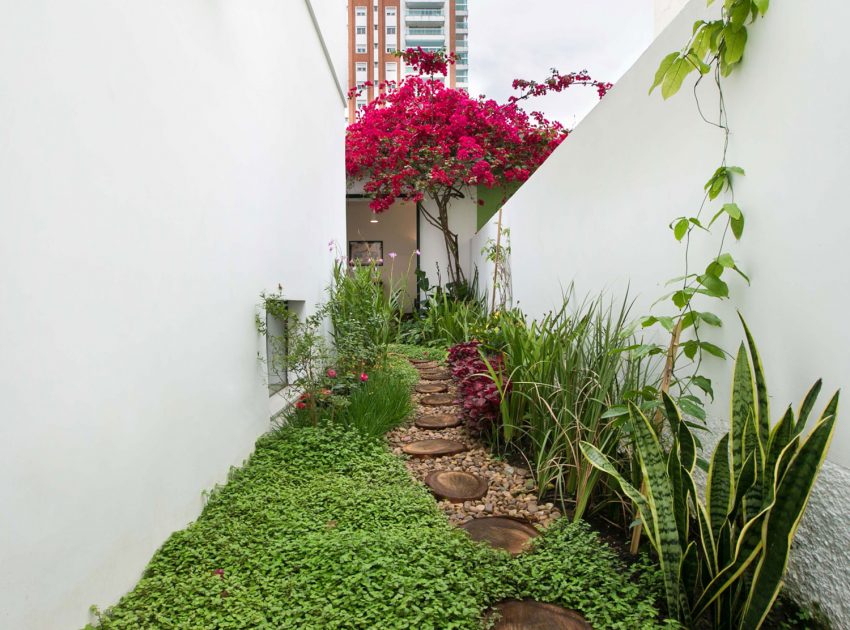 A Bright and Charming Home with Lots of Earthy Colors in São Paulo by DT Estúdio (3)