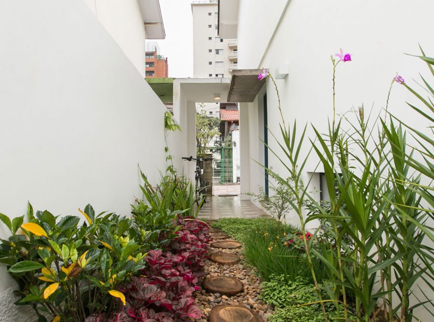 A Bright and Charming Home with Lots of Earthy Colors in São Paulo by DT Estúdio (4)