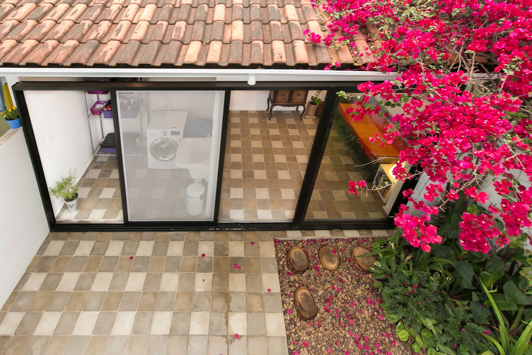 A Bright and Charming Home with Lots of Earthy Colors in São Paulo by DT Estúdio (5)