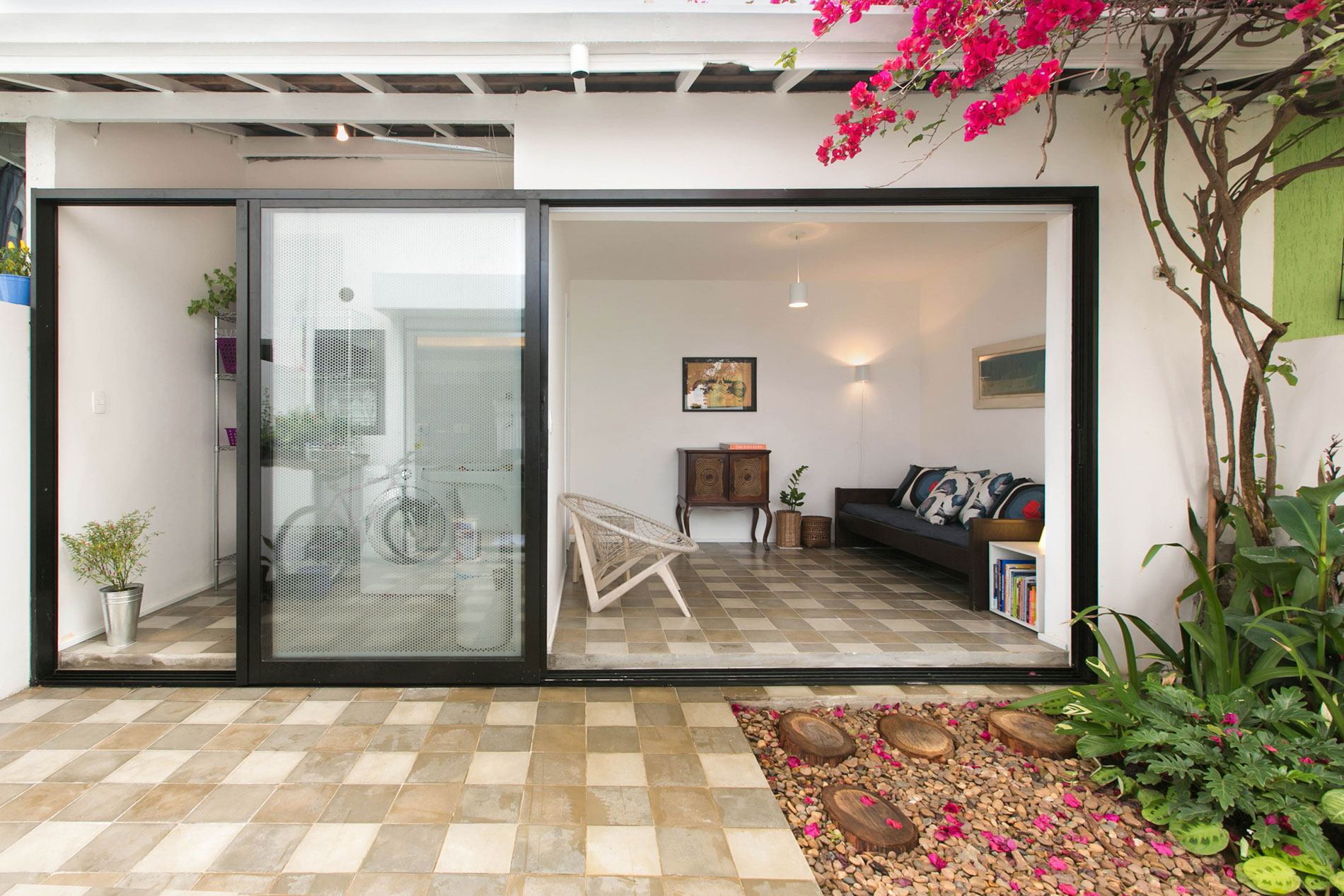 A Bright and Charming Home with Lots of Earthy Colors in São Paulo by DT Estúdio (7)