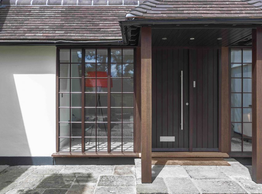 A Bright and Cheerful Modern Home with Courtyard Swimming Pool in Surrey, England by OB Architecture (3)