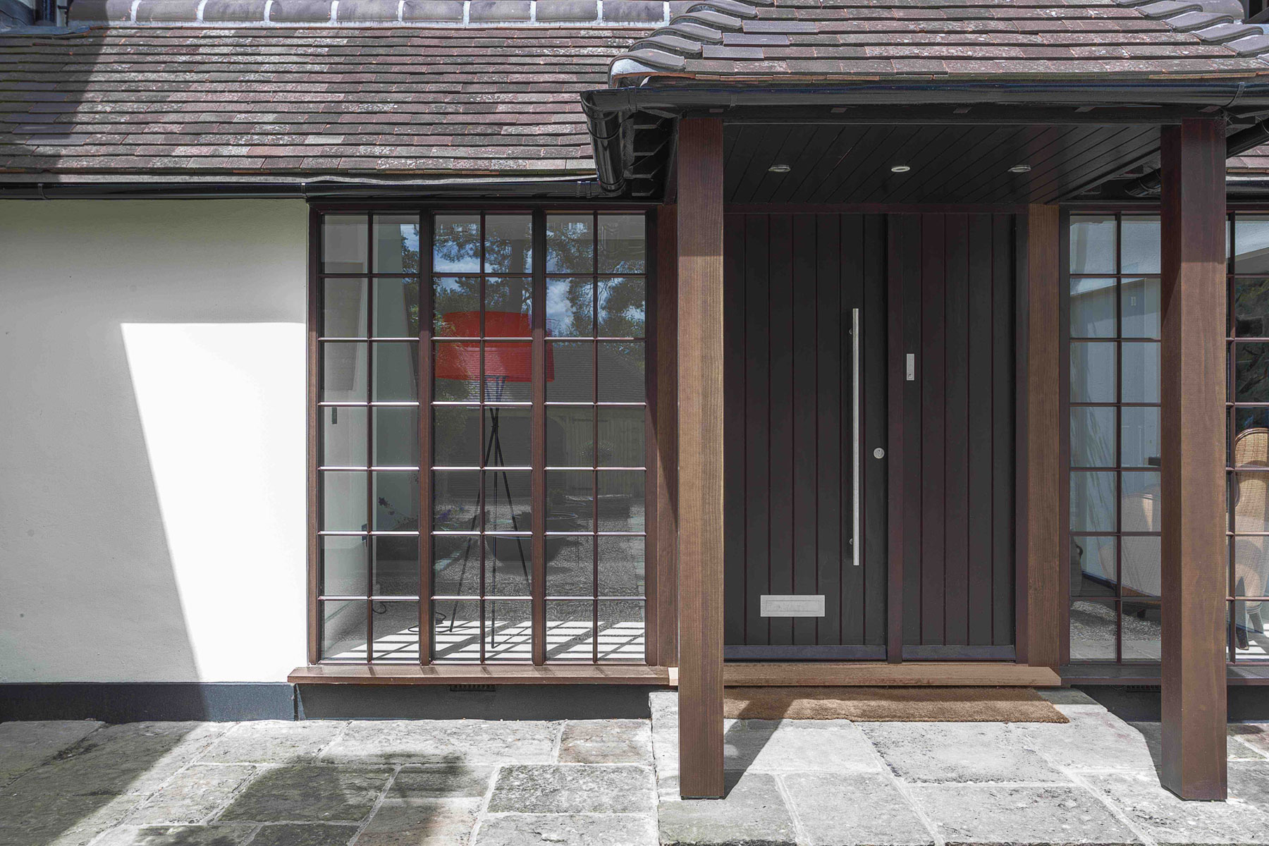 A Bright and Cheerful Modern Home with Courtyard Swimming Pool in Surrey, England by OB Architecture (3)