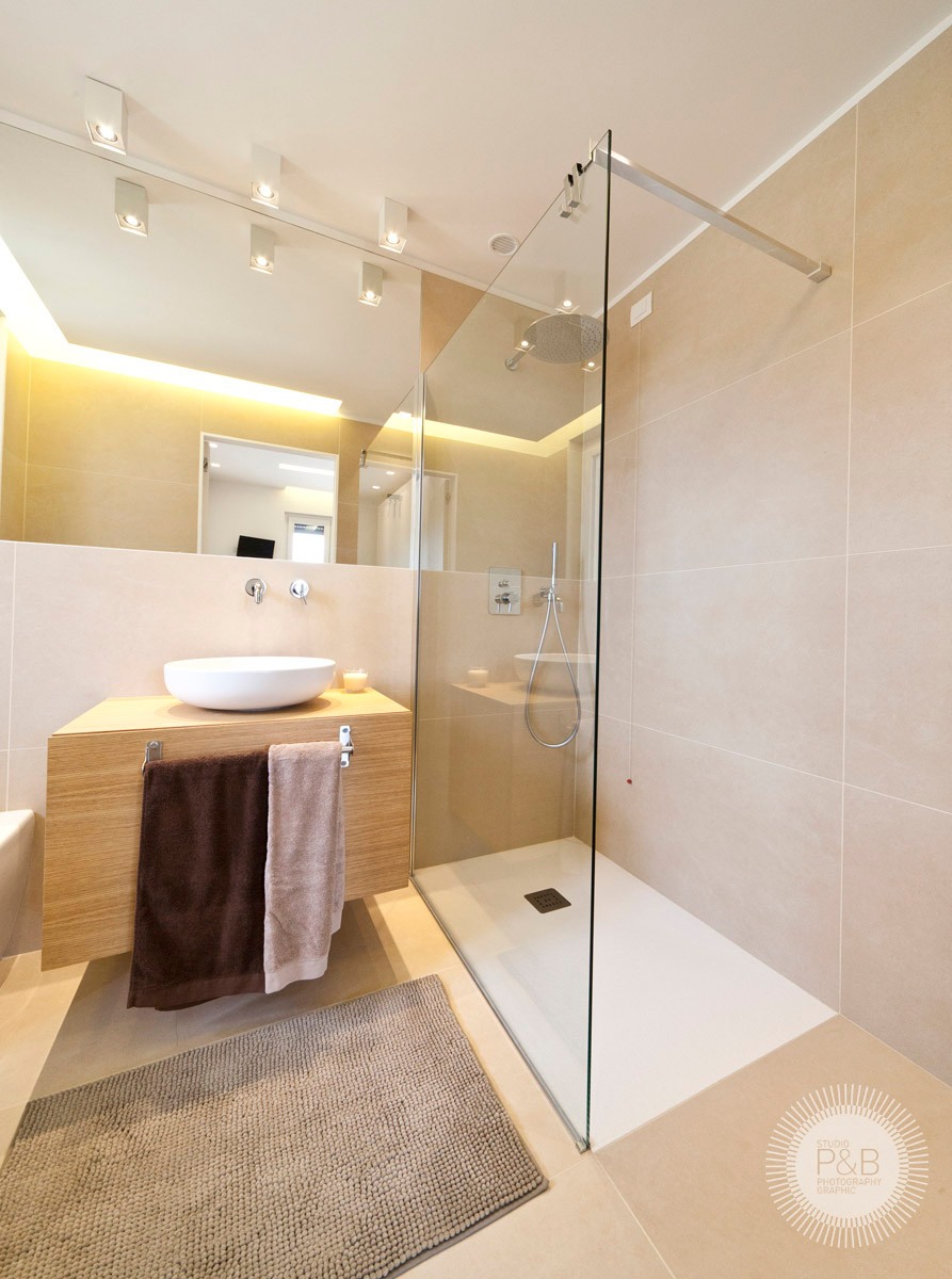 A Bright and Luminous Modern Apartment with Wood Accents in Bastia Umbra, Italy by Gianni Amantini (15)