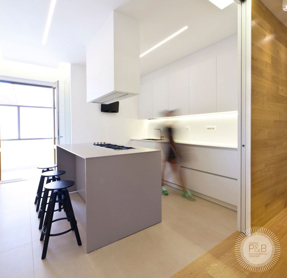 A Bright and Luminous Modern Apartment with Wood Accents in Bastia Umbra, Italy by Gianni Amantini (5)