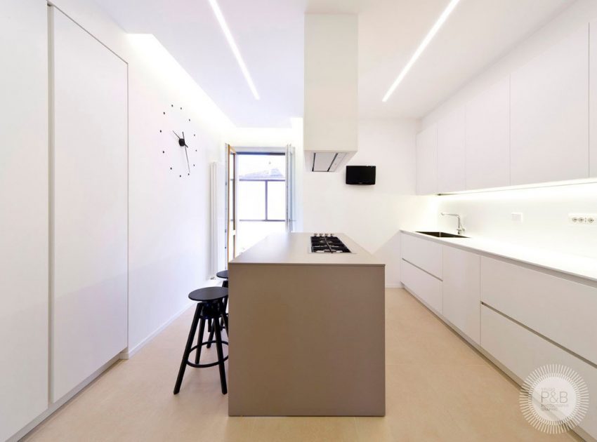 A Bright and Luminous Modern Apartment with Wood Accents in Bastia Umbra, Italy by Gianni Amantini (6)