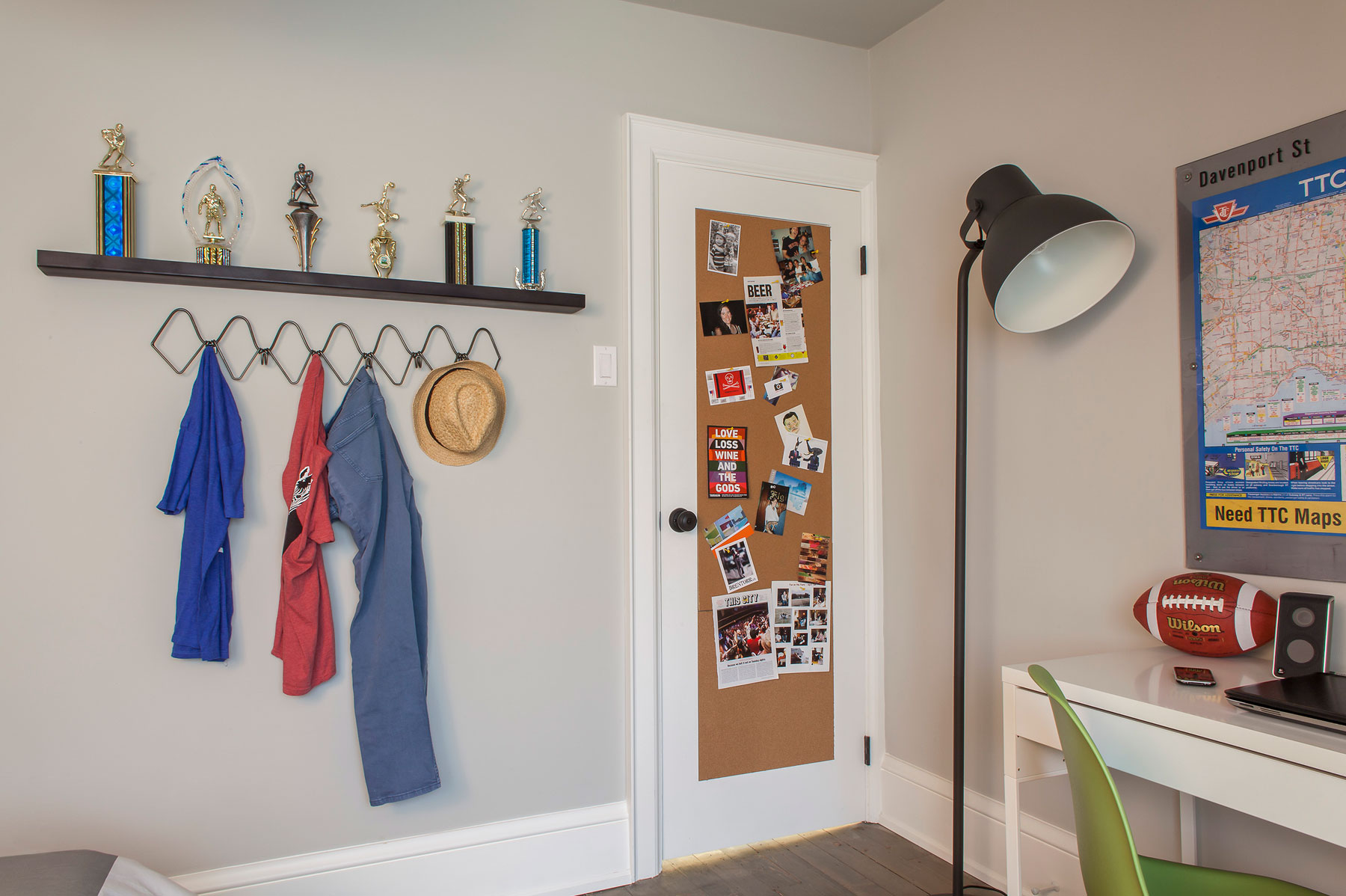 A Bright and Vibrant Contemporary Home in Toronto by Meghan Carter Design (16)