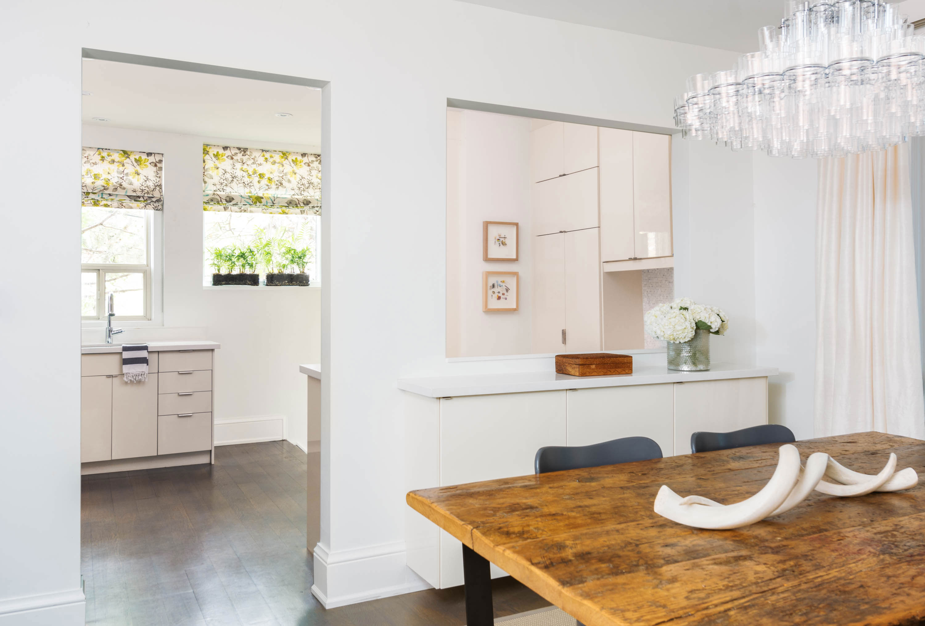 A Bright and Vibrant Contemporary Home in Toronto by Meghan Carter Design (7)