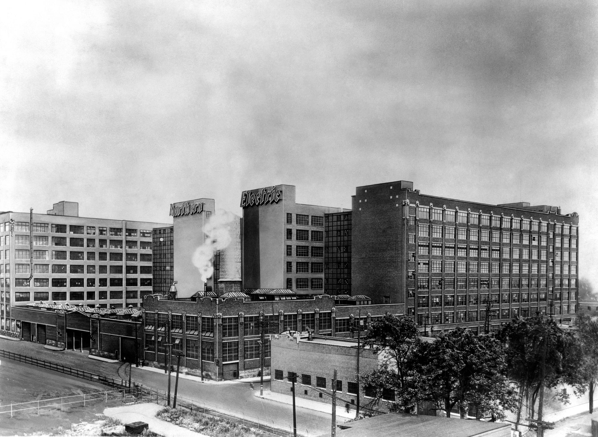 A Charming Modern Apartment for Bachelors, Couples and Young Families in Montreal by Lemay + CHA & Huma Design (12)
