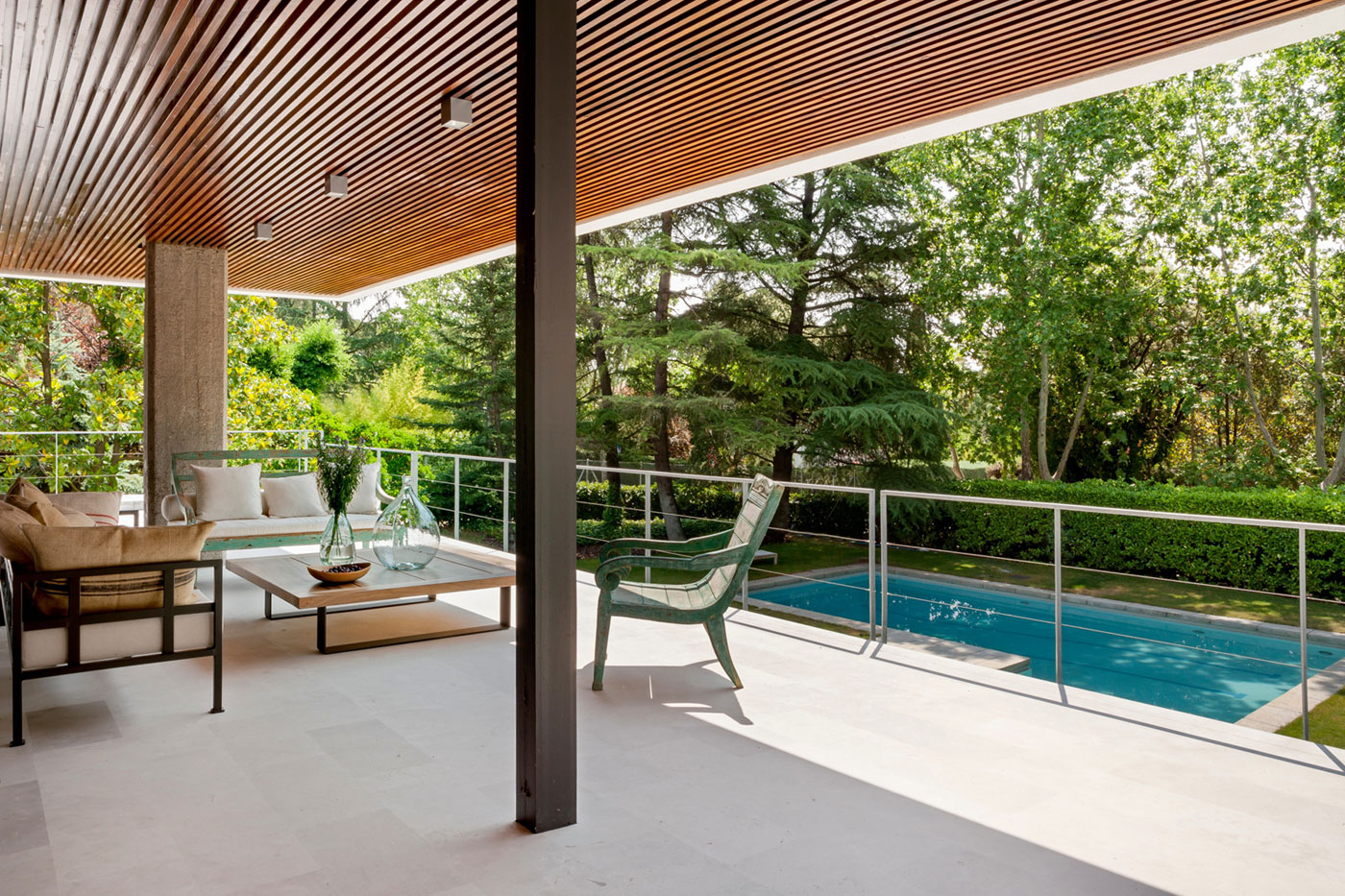 A Charming Modern Home Nestled in a Lush Landscape of Madrid, Spain by ÁBATON Arquitectura (11)