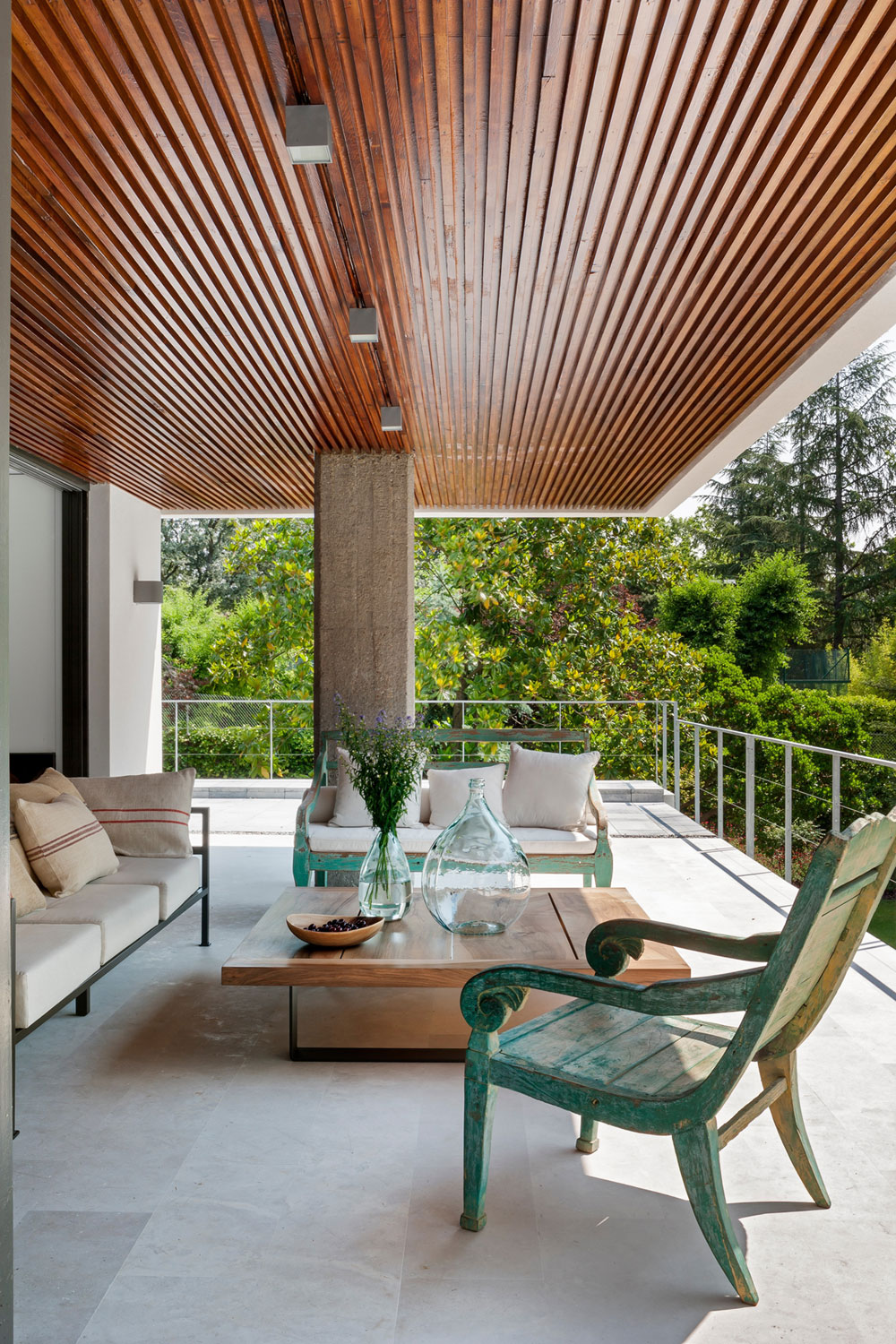 A Charming Modern Home Nestled in a Lush Landscape of Madrid, Spain by ÁBATON Arquitectura (12)