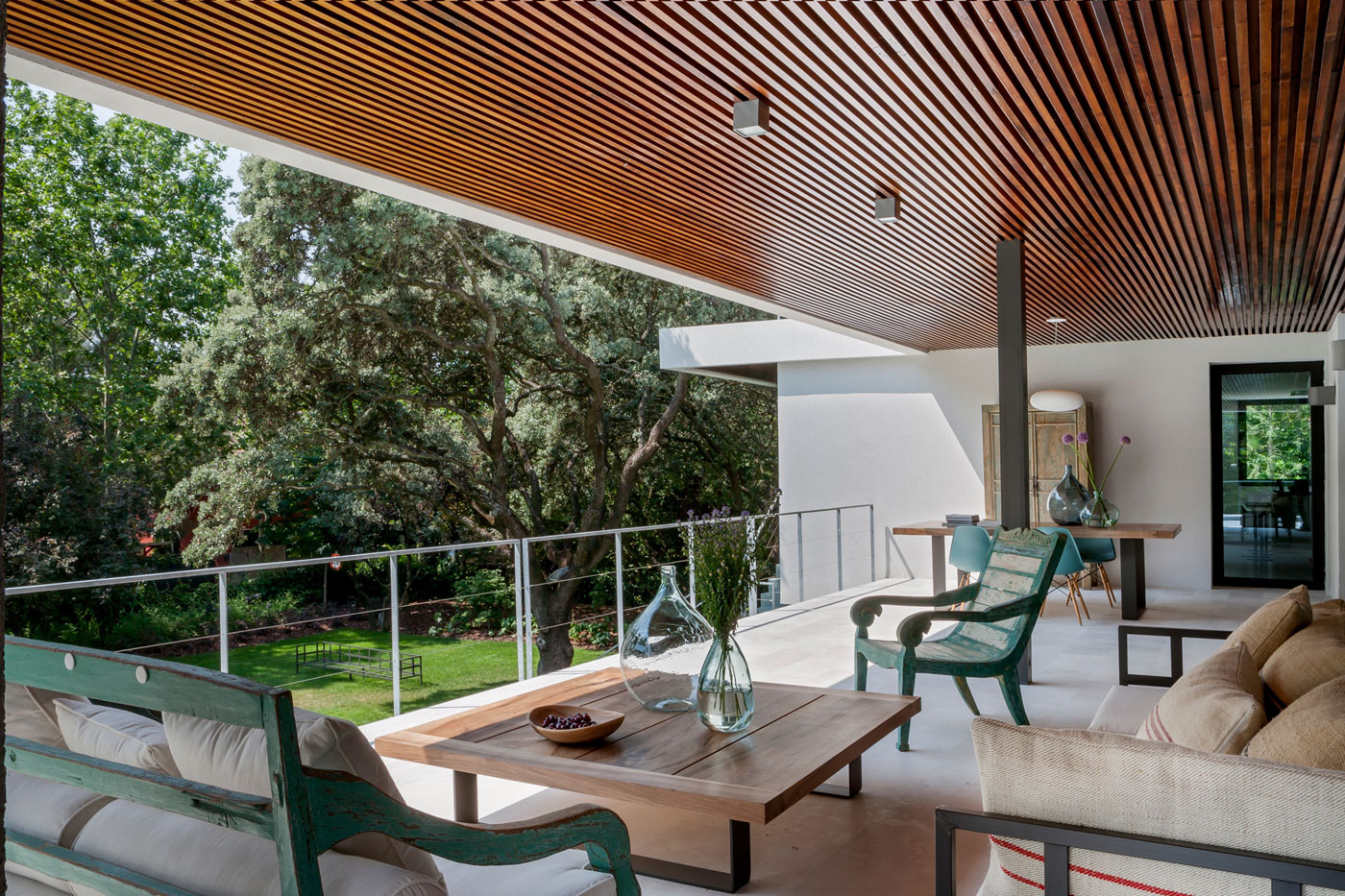 A Charming Modern Home Nestled in a Lush Landscape of Madrid, Spain by ÁBATON Arquitectura (13)