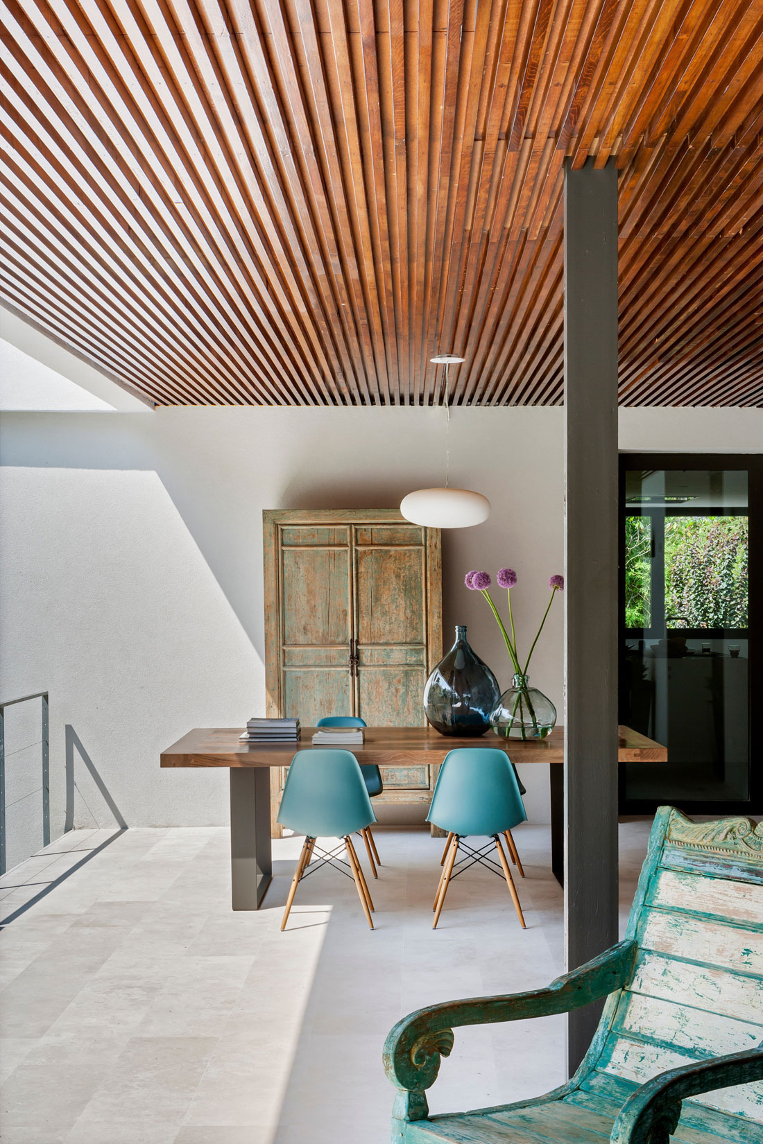 A Charming Modern Home Nestled in a Lush Landscape of Madrid, Spain by ÁBATON Arquitectura (14)