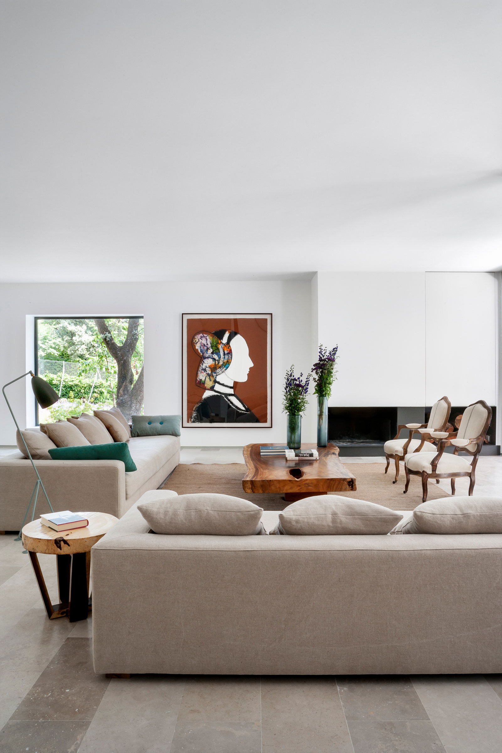 A Charming Modern Home Nestled in a Lush Landscape of Madrid, Spain by ÁBATON Arquitectura (17)