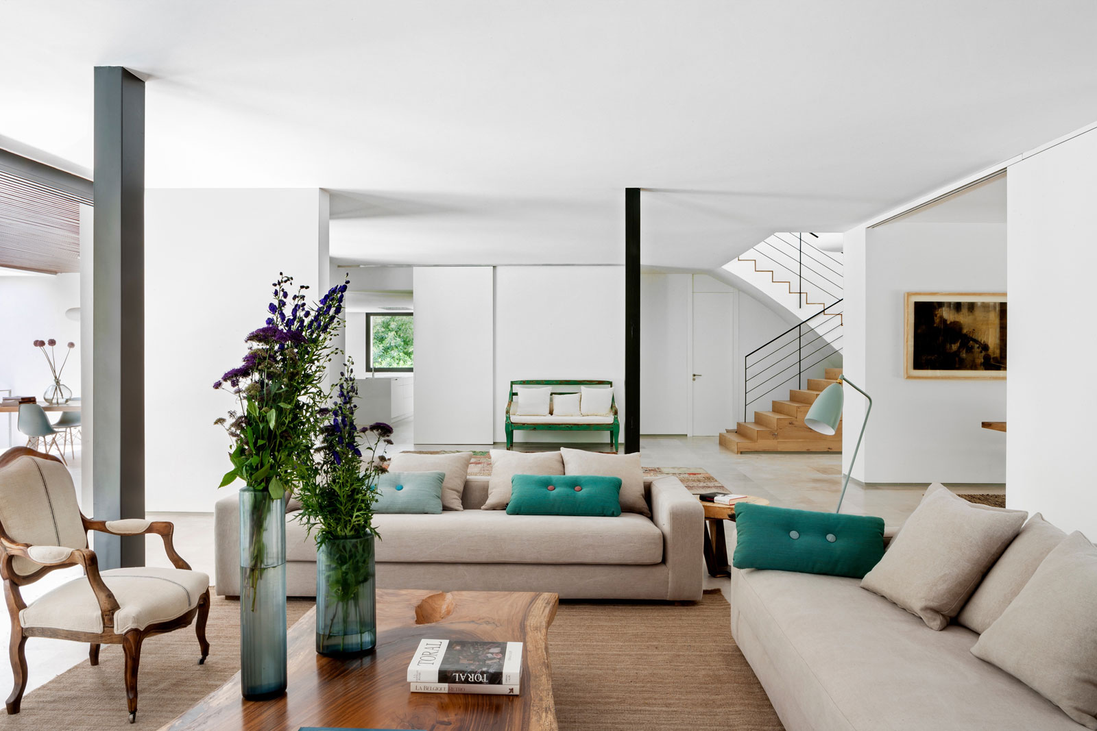 A Charming Modern Home Nestled in a Lush Landscape of Madrid, Spain by ÁBATON Arquitectura (19)