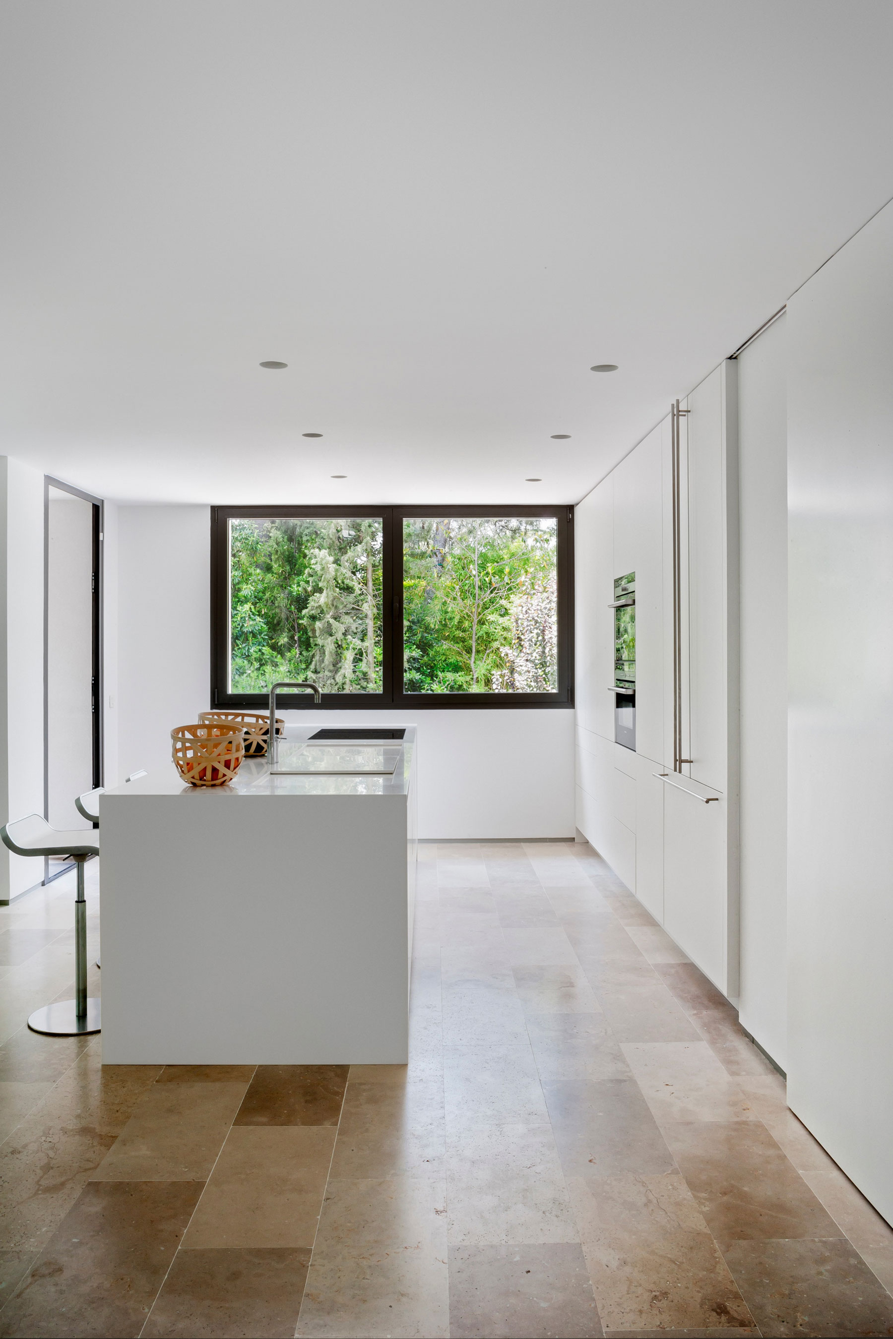 A Charming Modern Home Nestled in a Lush Landscape of Madrid, Spain by ÁBATON Arquitectura (21)