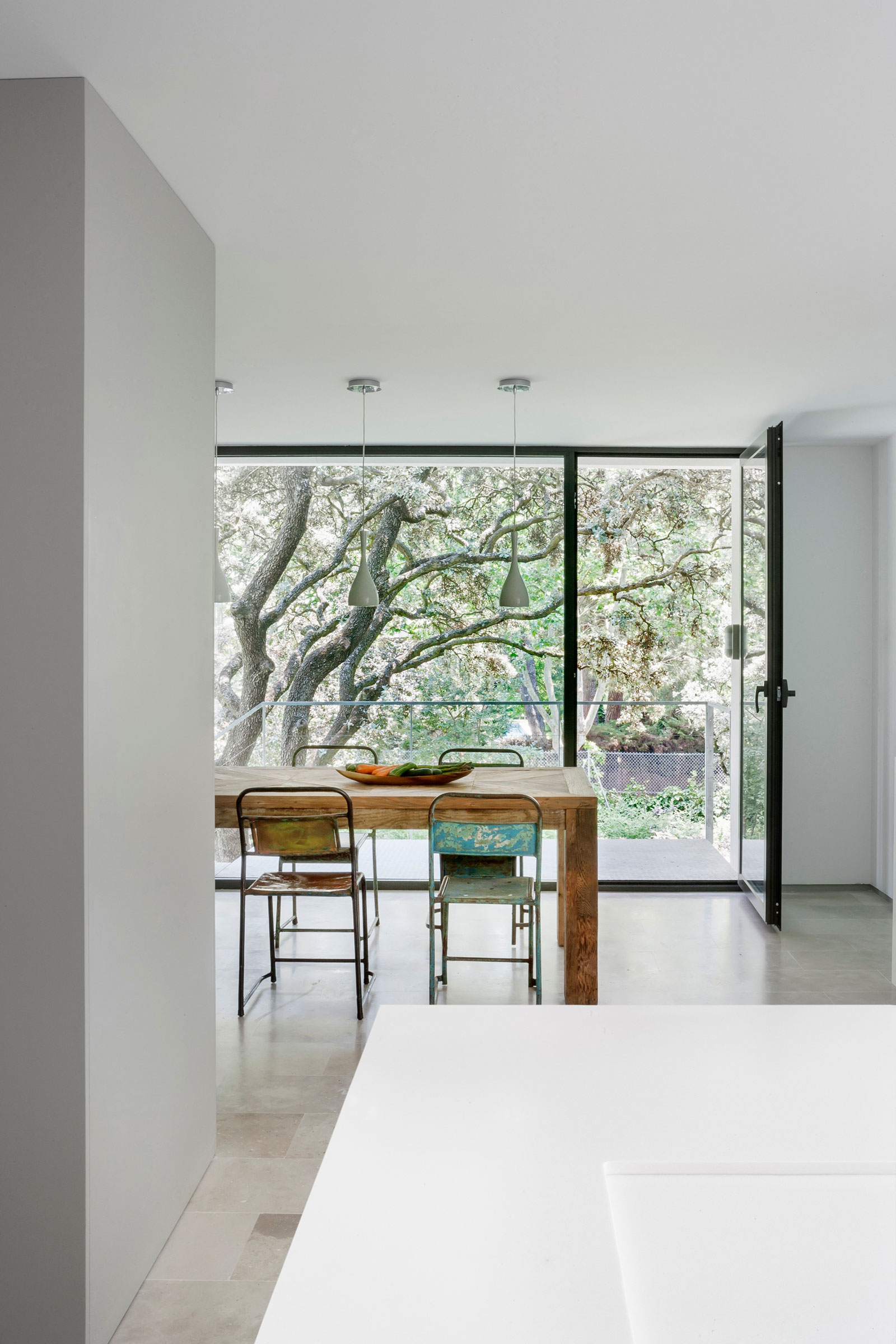 A Charming Modern Home Nestled in a Lush Landscape of Madrid, Spain by ÁBATON Arquitectura (22)